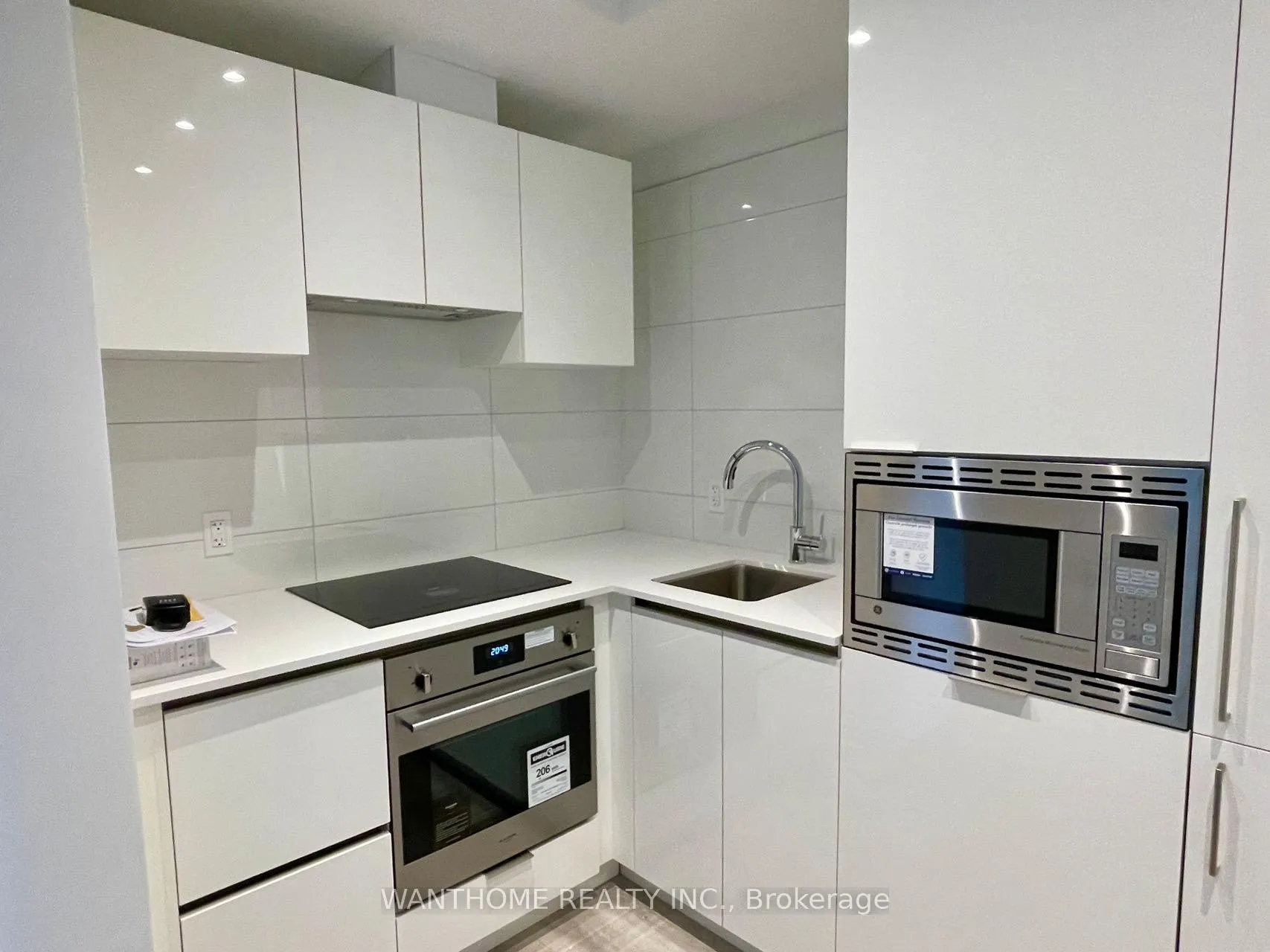 Photo 8 of Unit 708, 238 Simcoe Street, Toronto, Kensington-Chinatown — HOMEH