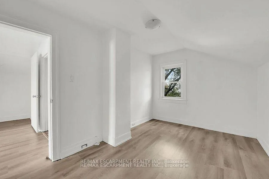 Photo 11 of 43 Centre Street, St. Catharines, Downtown — HOMEH