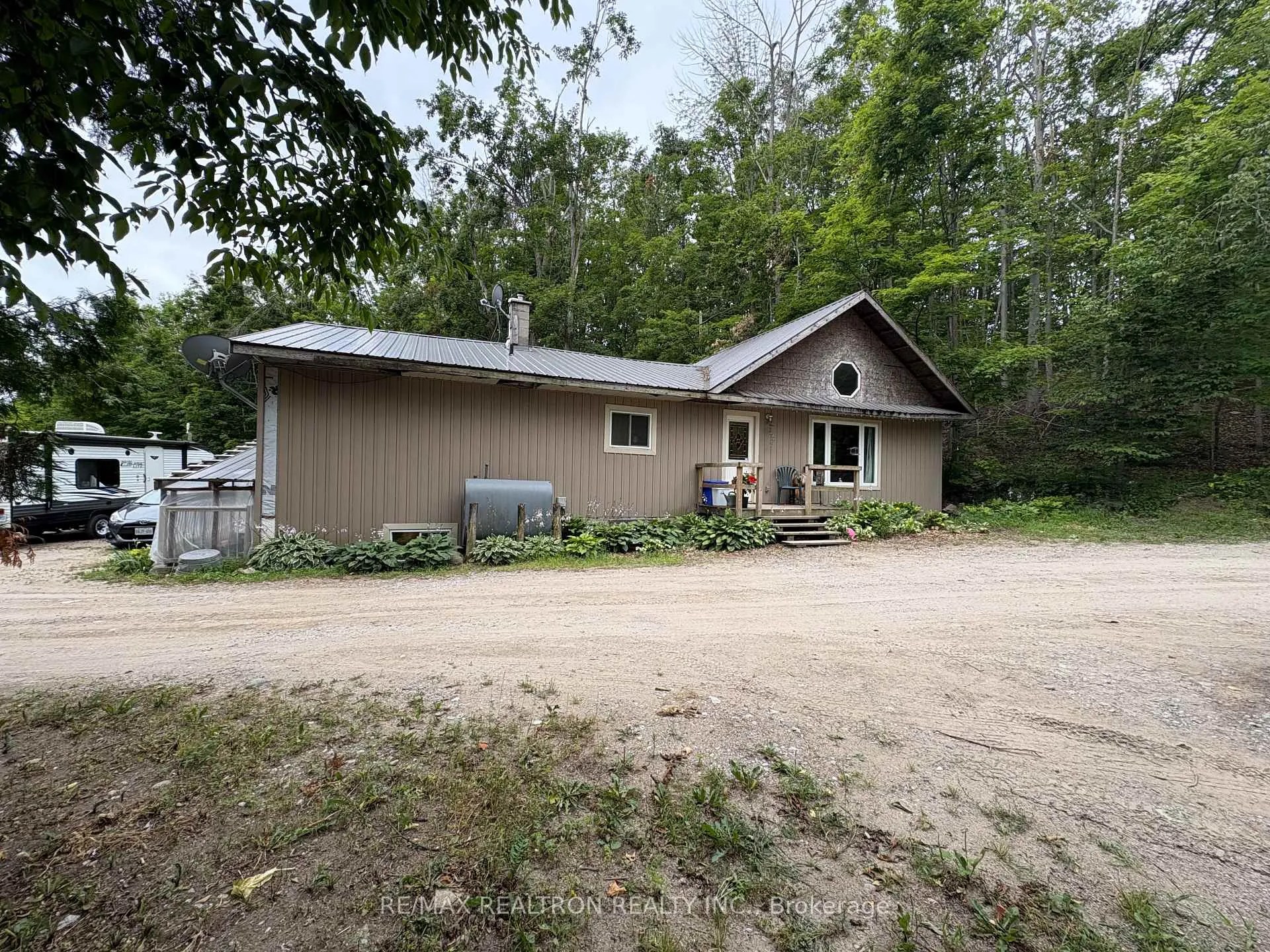 Photo 21 of 2089 Dwinnell Road, Barrie, 400 North — HOMEH