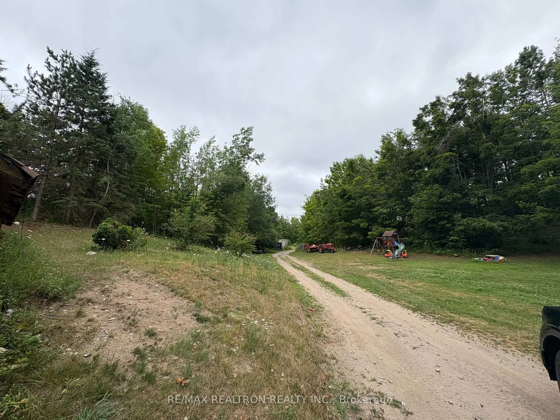 Photo 23 of 2089 Dwinnell Road, Barrie, 400 North — HOMEH