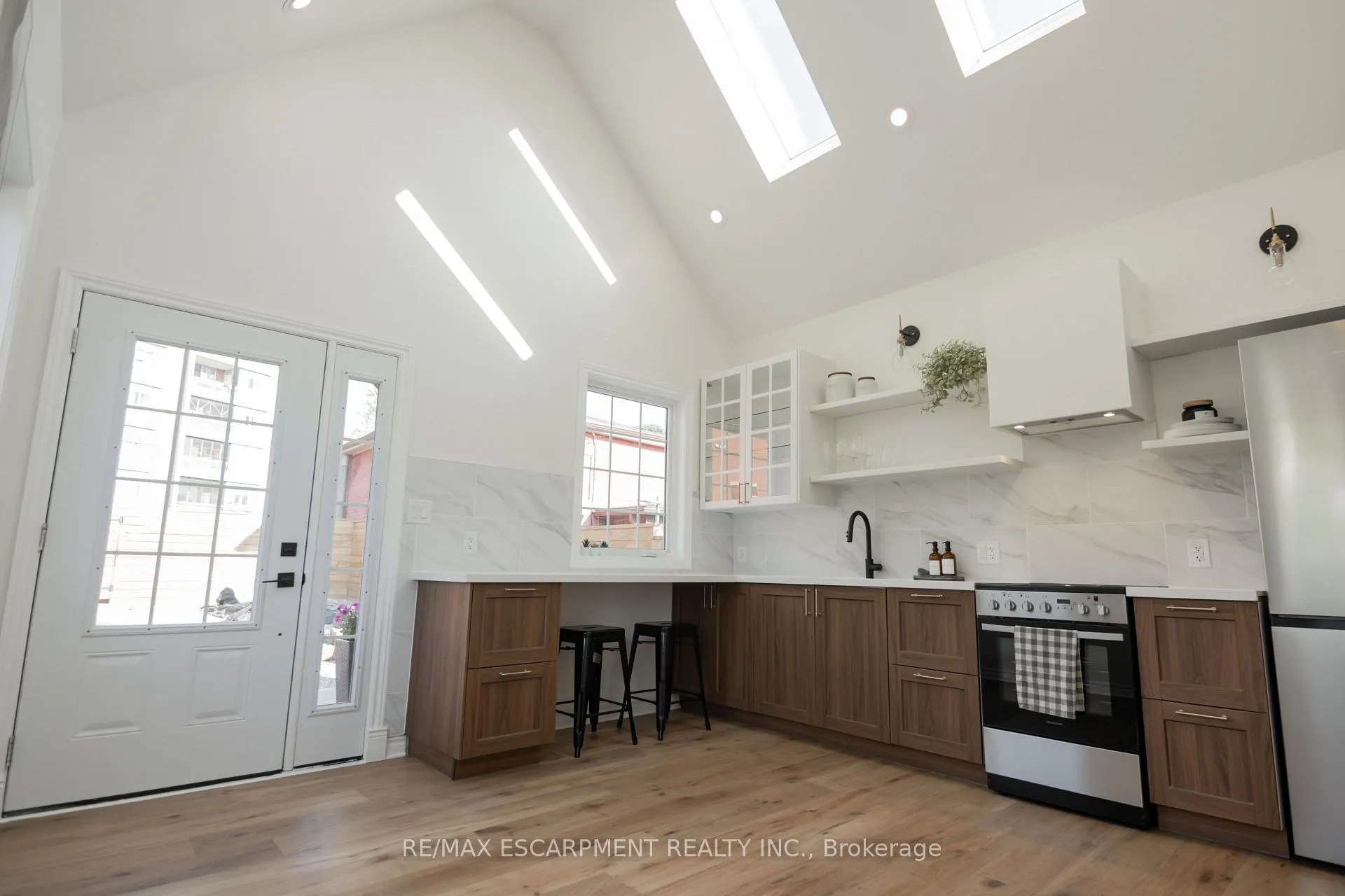 Photo 2 of Unit R, 22 Inchbury Road, Hamilton, Strathcona — HOMEH