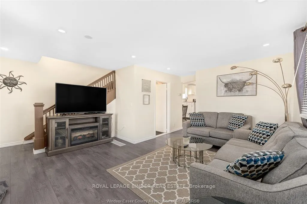 Photo 6 of 2065 Dominion Boulevard W, Windsor — HOMEH