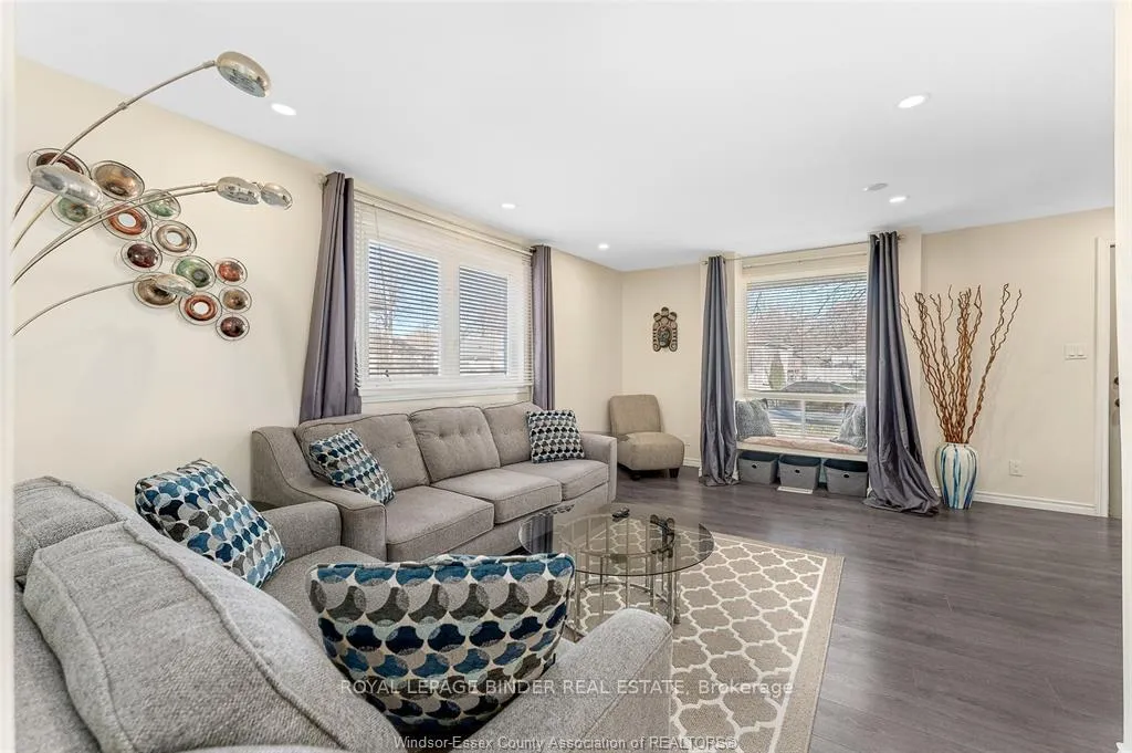 Photo 7 of 2065 Dominion Boulevard W, Windsor — HOMEH
