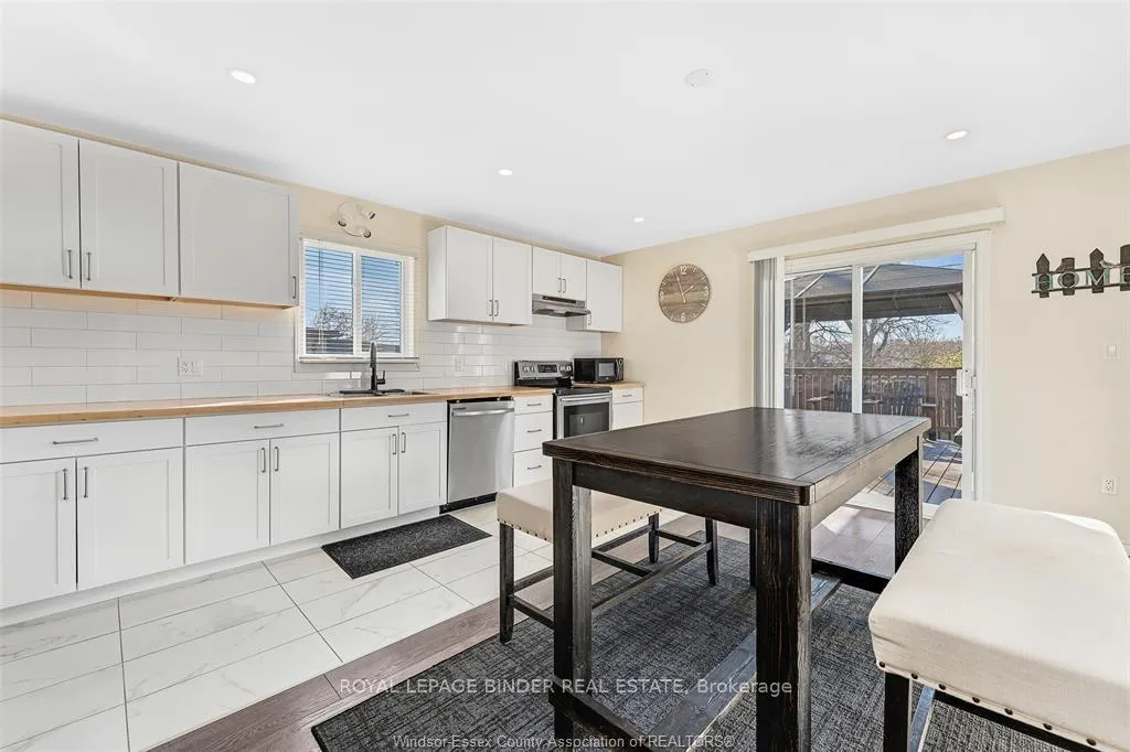 Photo 11 of 2065 Dominion Boulevard W, Windsor — HOMEH