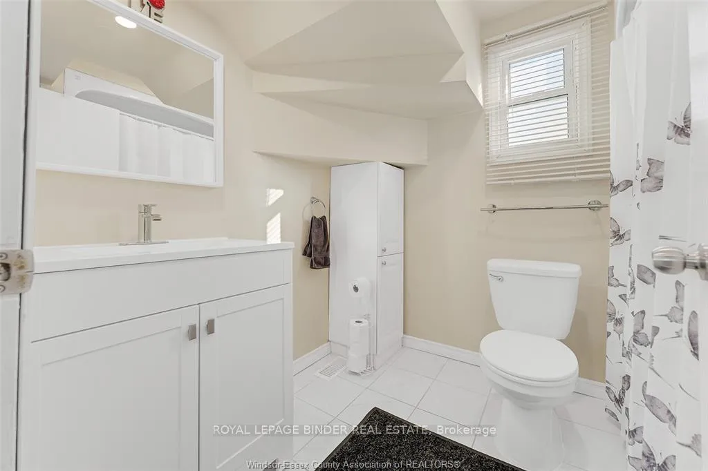 Photo 12 of 2065 Dominion Boulevard W, Windsor — HOMEH