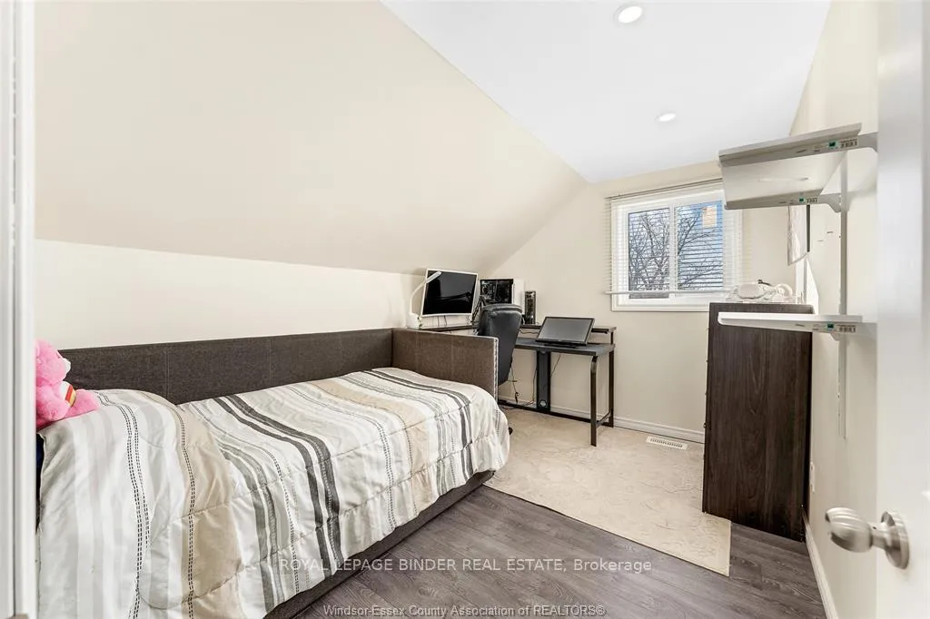 Photo 14 of 2065 Dominion Boulevard W, Windsor — HOMEH