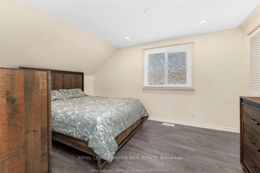 Photo 16 of 2065 Dominion Boulevard W, Windsor — HOMEH