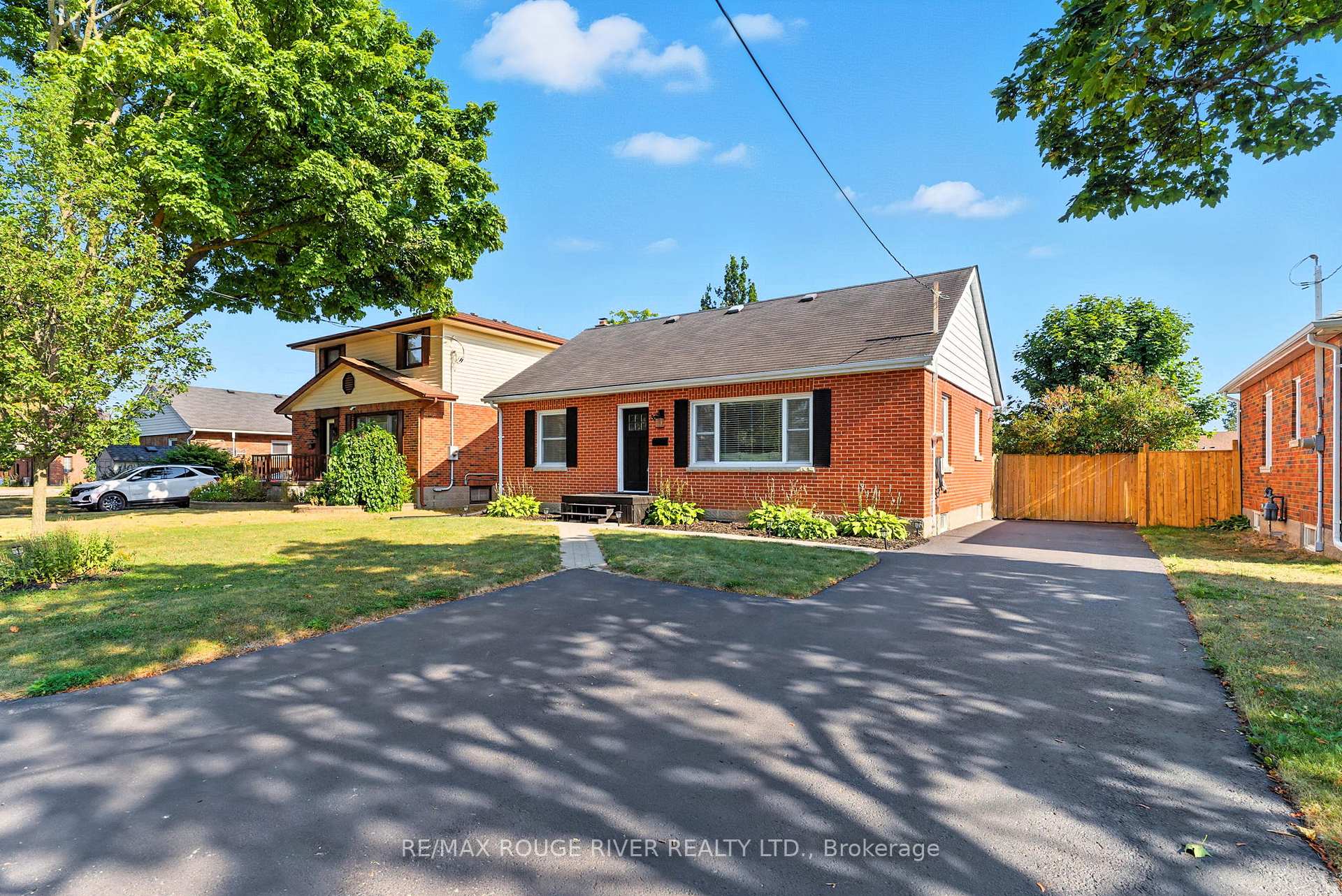 Photo 1 of 39 Southway Drive, Clarington, Bowmanville — HOMEH