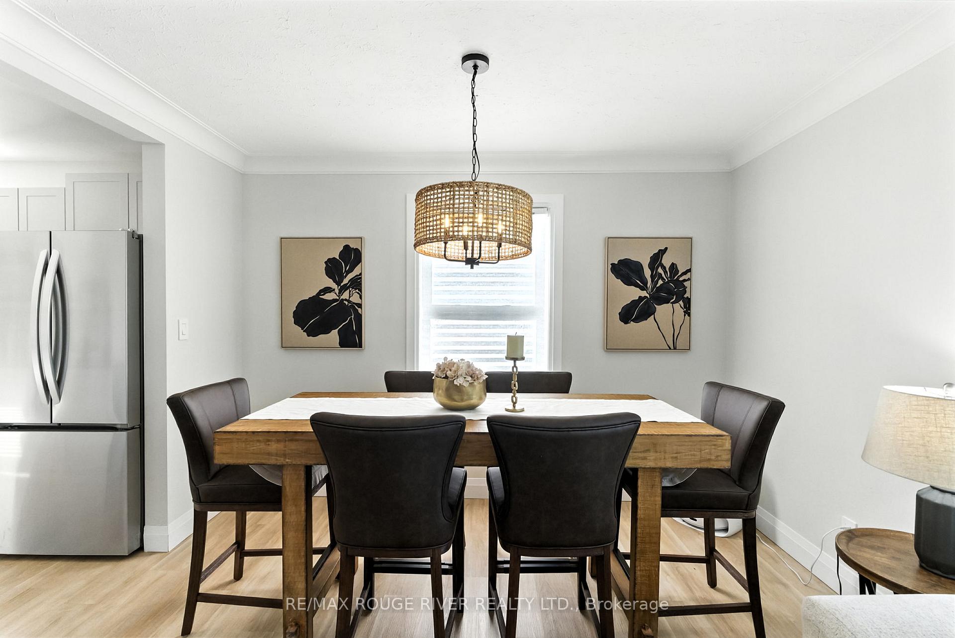 Photo 2 of 39 Southway Drive, Clarington, Bowmanville — HOMEH