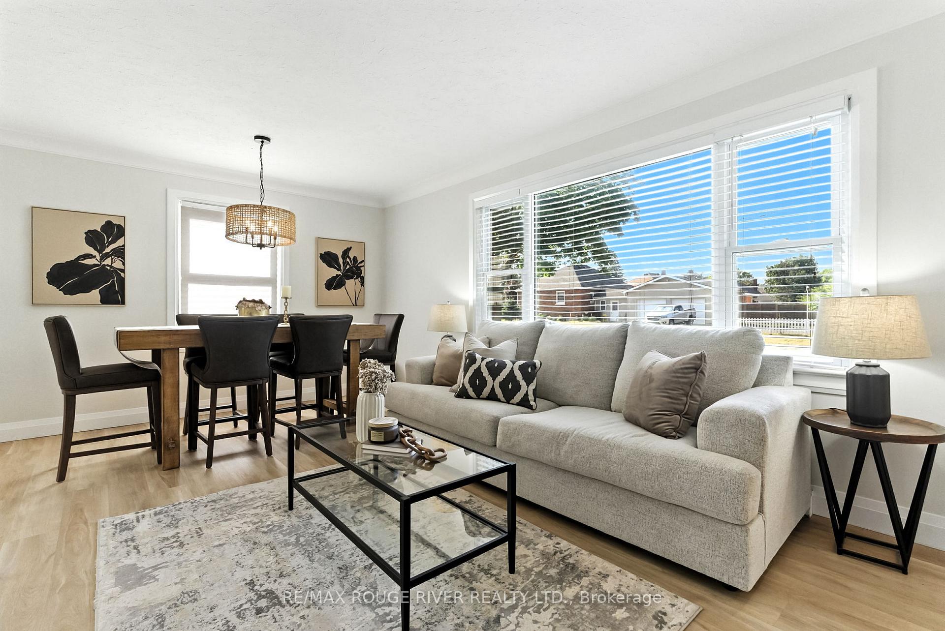 Photo 8 of 39 Southway Drive, Clarington, Bowmanville — HOMEH