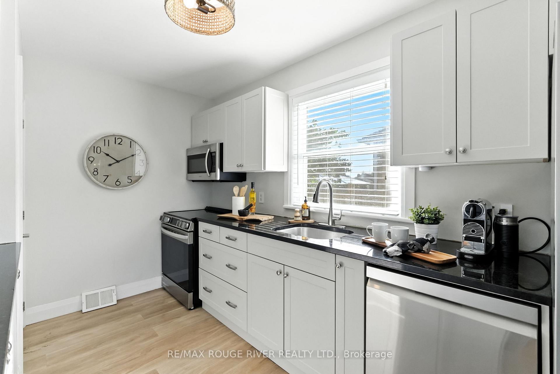 Photo 11 of 39 Southway Drive, Clarington, Bowmanville — HOMEH