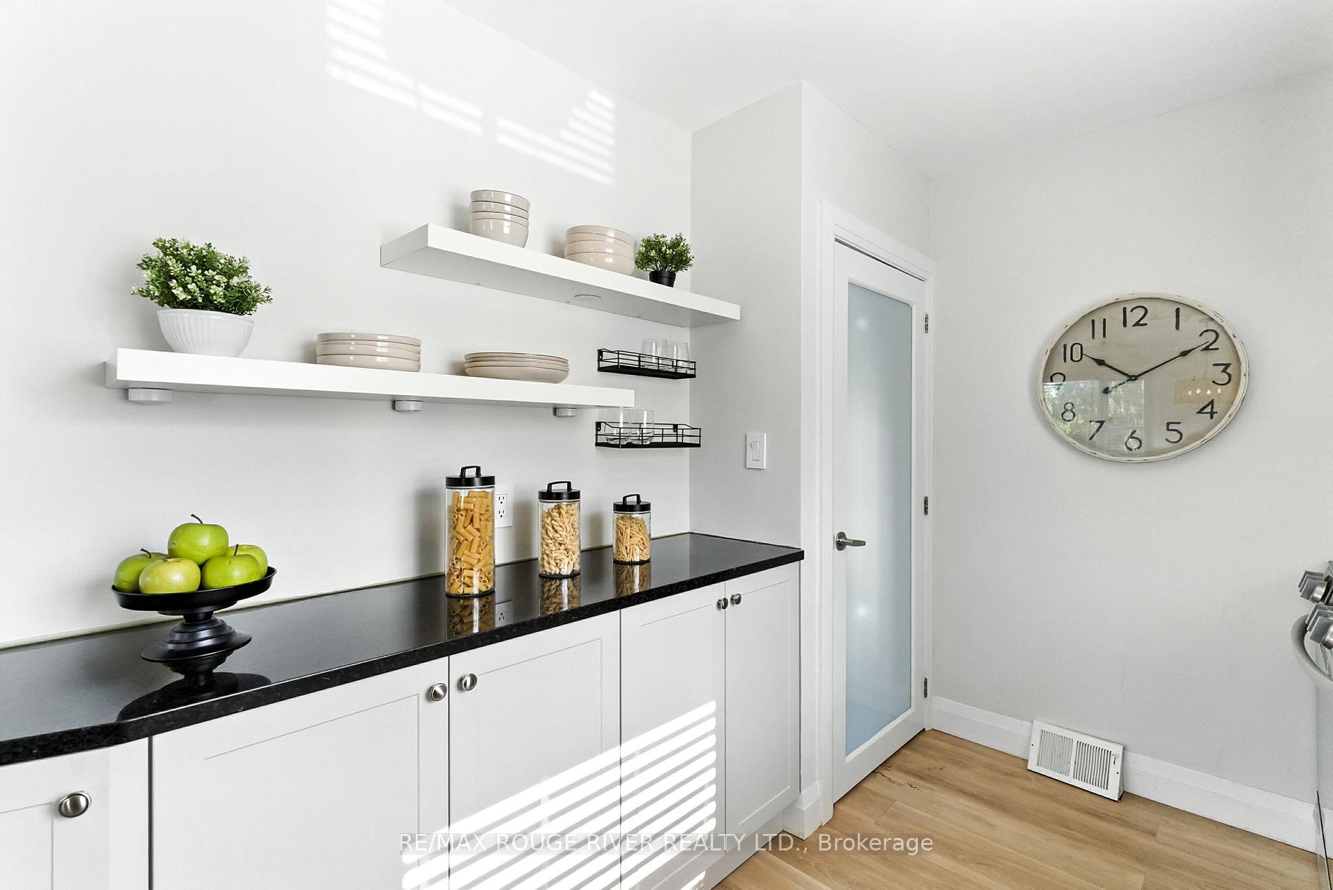 Photo 13 of 39 Southway Drive, Clarington, Bowmanville — HOMEH