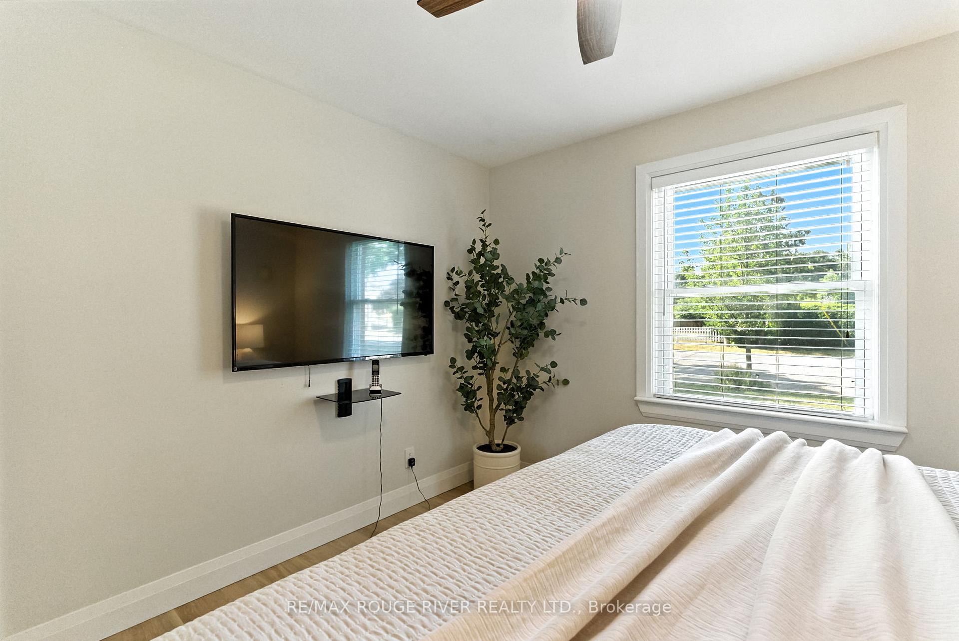Photo 17 of 39 Southway Drive, Clarington, Bowmanville — HOMEH