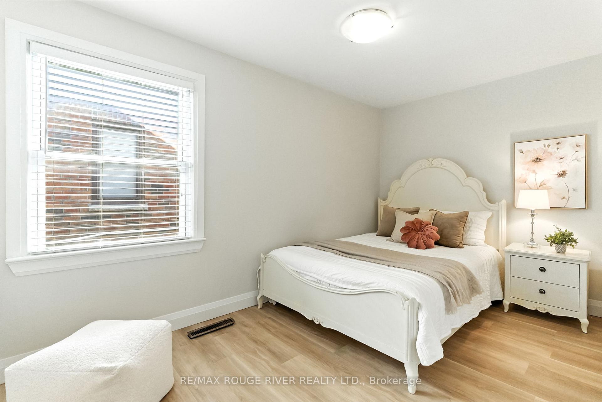 Photo 19 of 39 Southway Drive, Clarington, Bowmanville — HOMEH