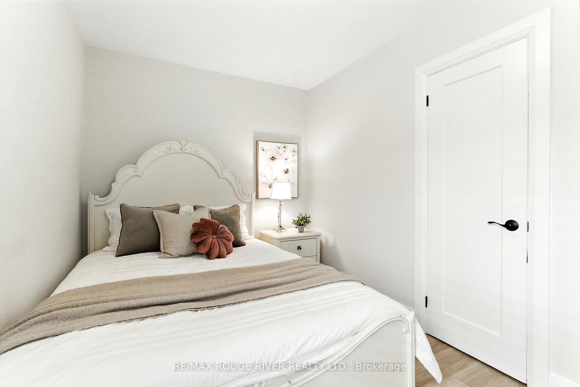 Photo 20 of 39 Southway Drive, Clarington, Bowmanville — HOMEH
