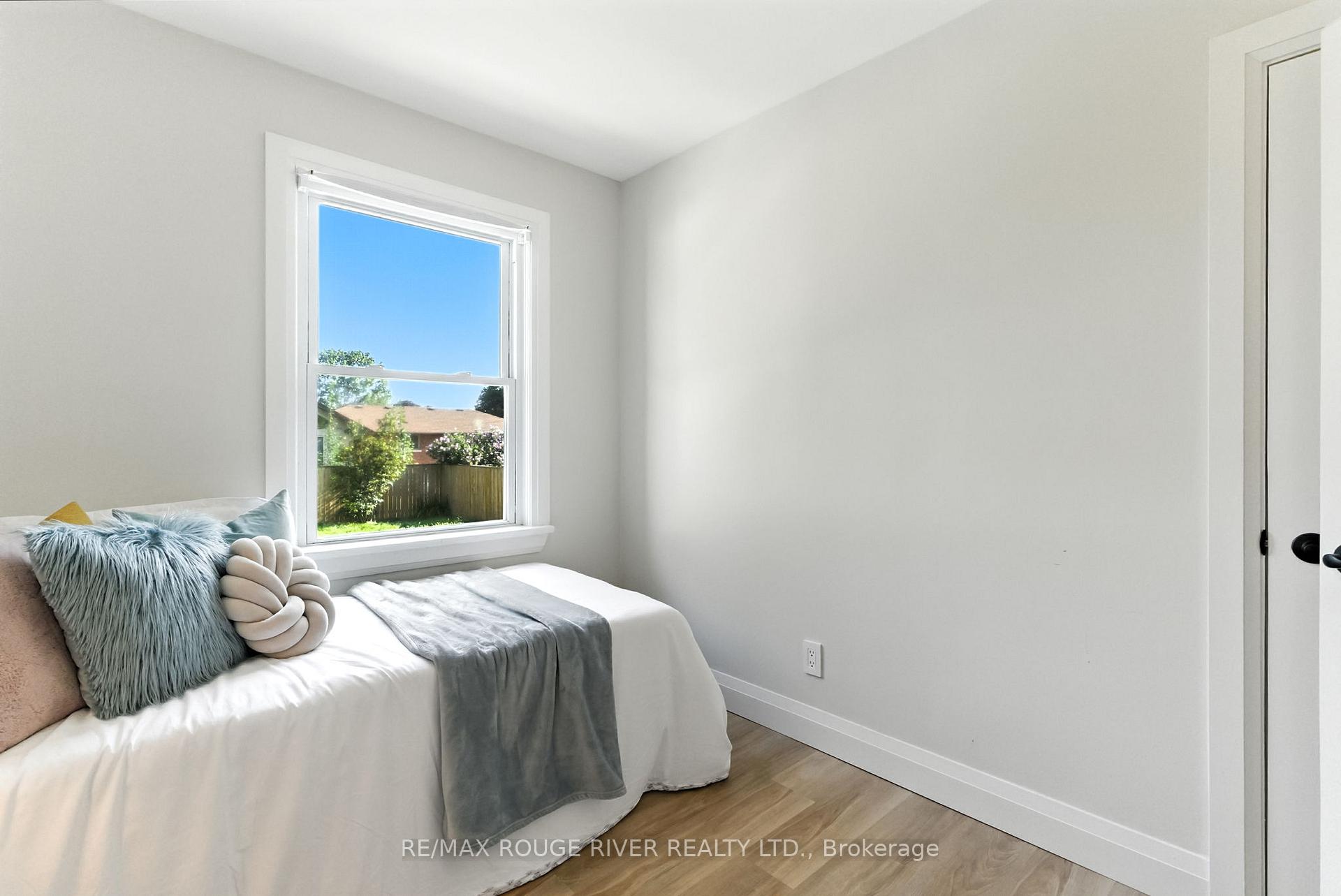 Photo 26 of 39 Southway Drive, Clarington, Bowmanville — HOMEH