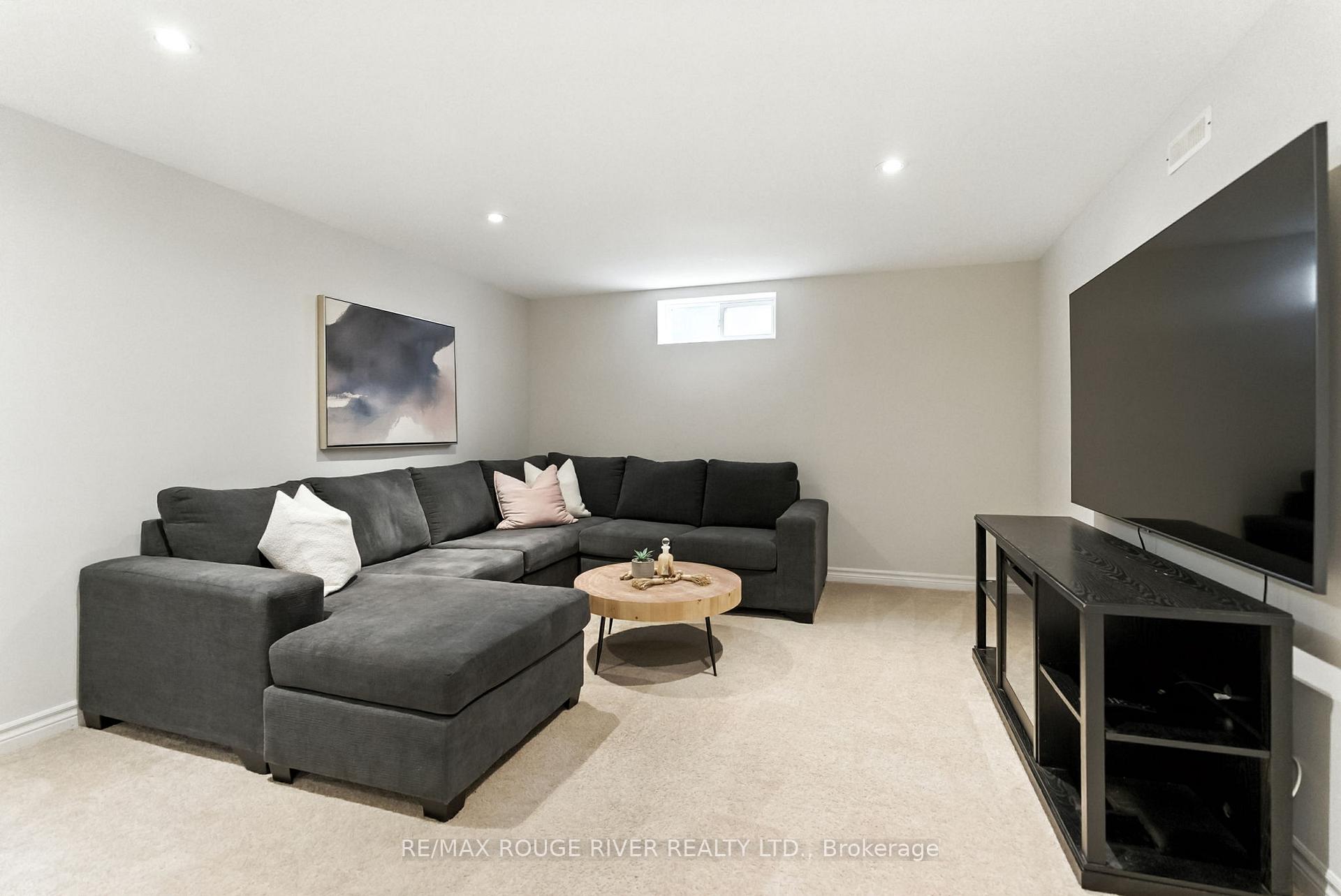 Photo 31 of 39 Southway Drive, Clarington, Bowmanville — HOMEH