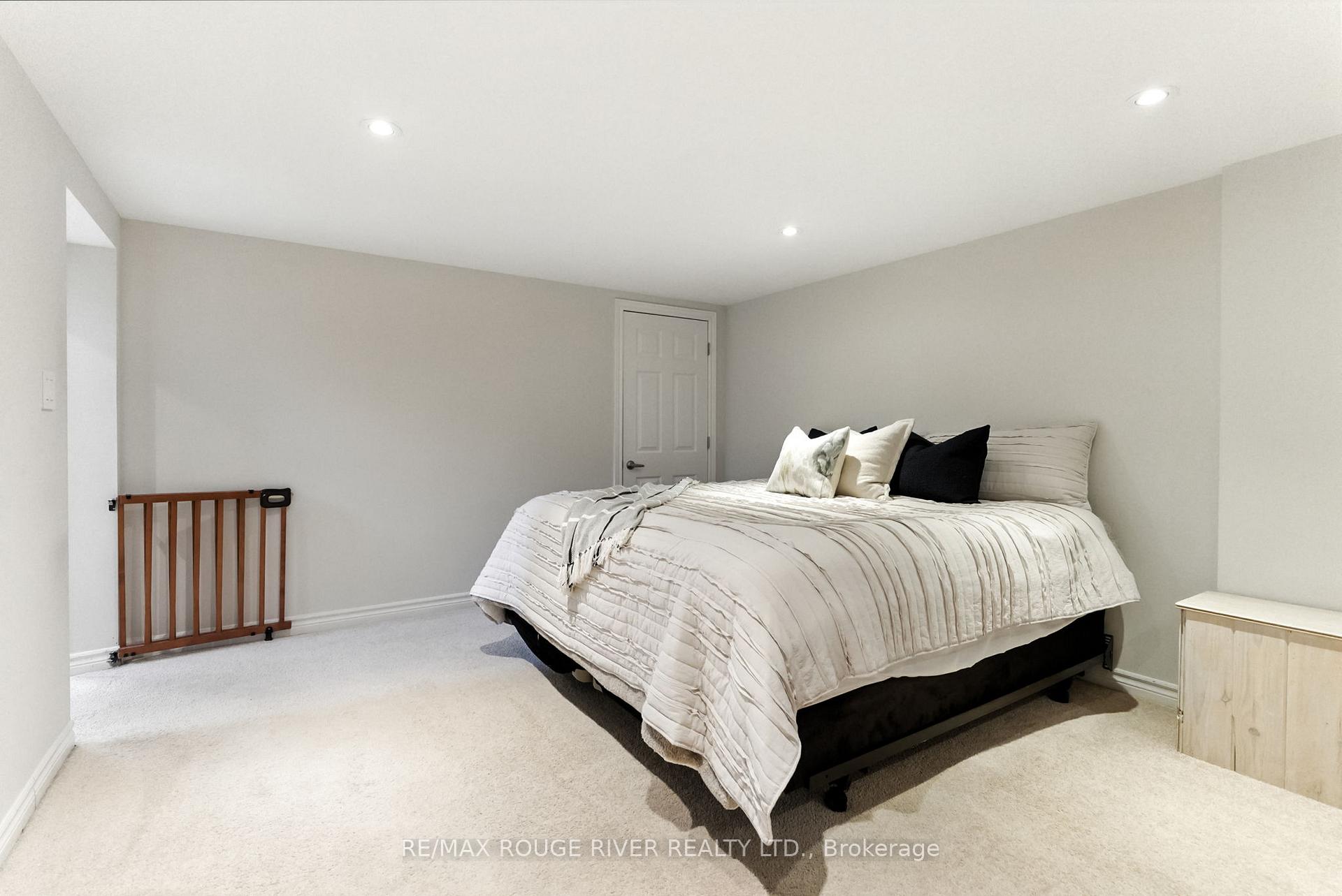 Photo 34 of 39 Southway Drive, Clarington, Bowmanville — HOMEH