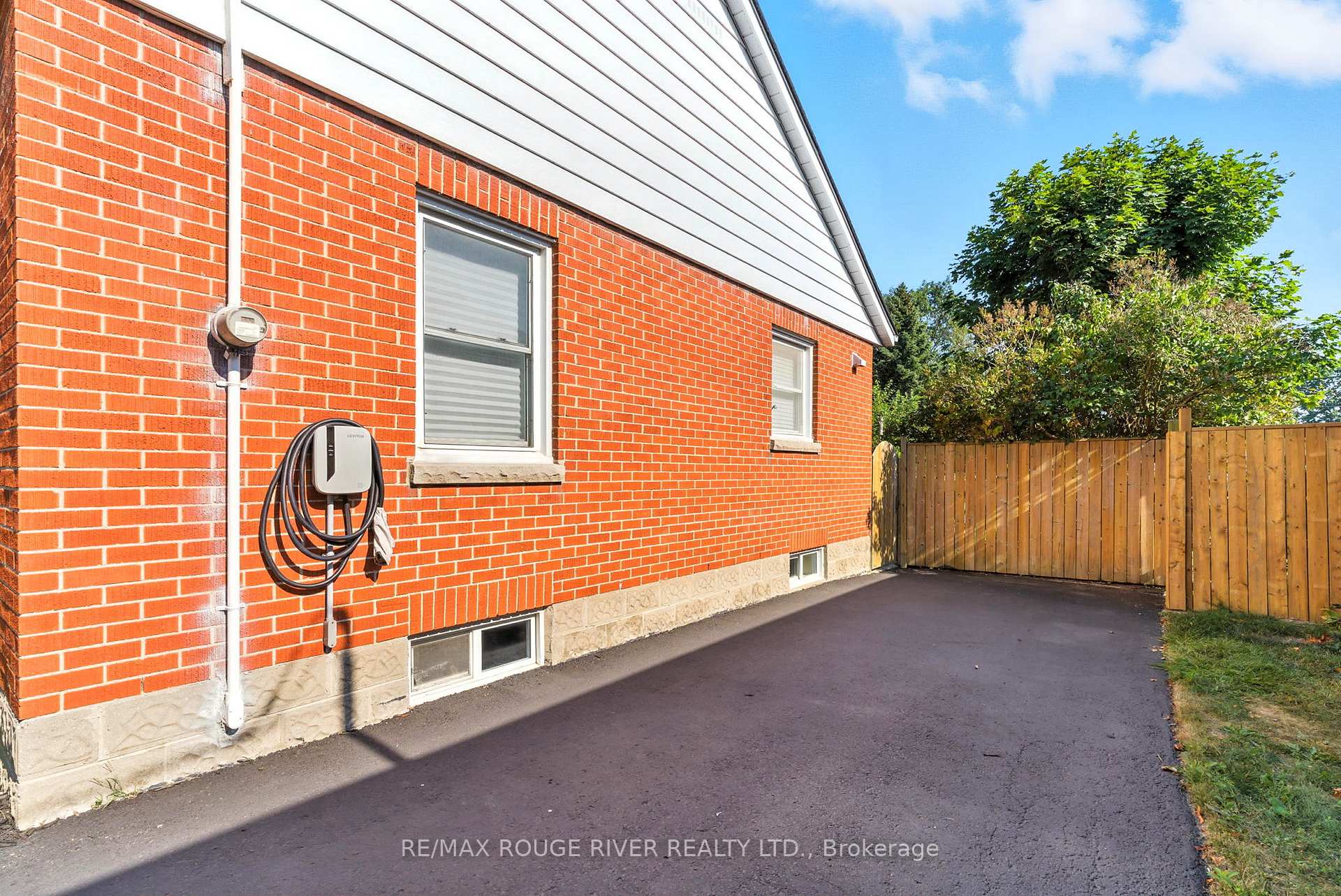 Photo 38 of 39 Southway Drive, Clarington, Bowmanville — HOMEH