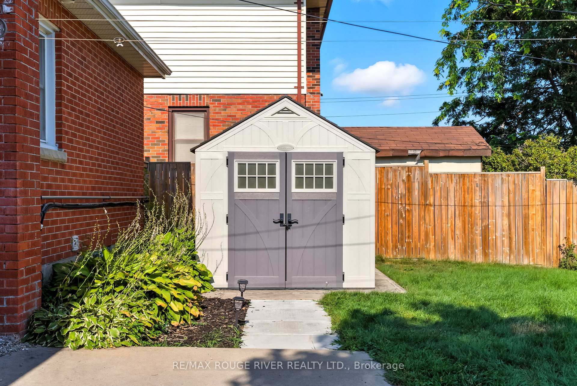 Photo 40 of 39 Southway Drive, Clarington, Bowmanville — HOMEH