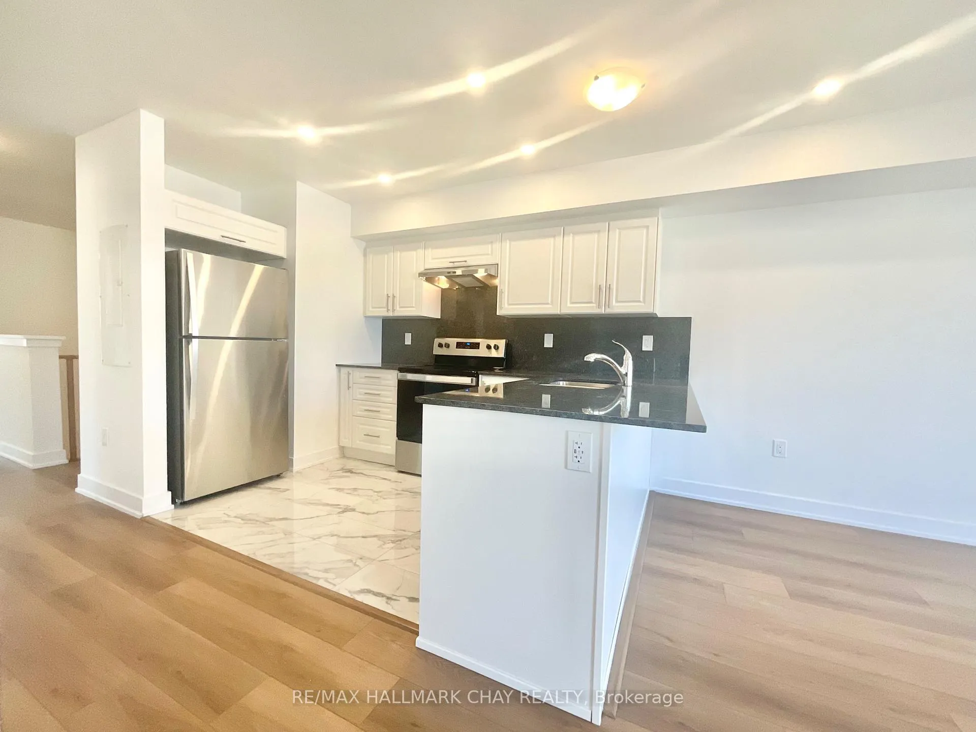 Photo 5 of Unit #3, 14 Wagon Lane, Barrie, Rural Barrie Southeast — HOMEH
