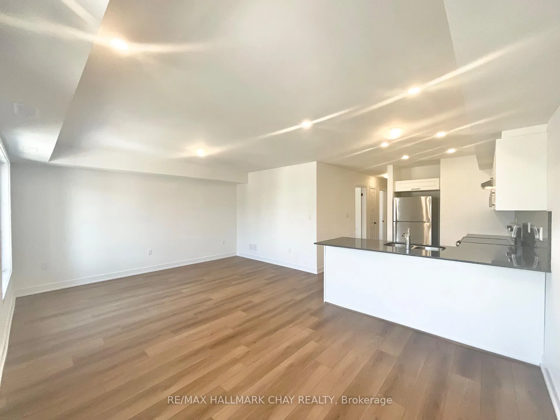 Photo 6 of Unit #3, 14 Wagon Lane, Barrie, Rural Barrie Southeast — HOMEH