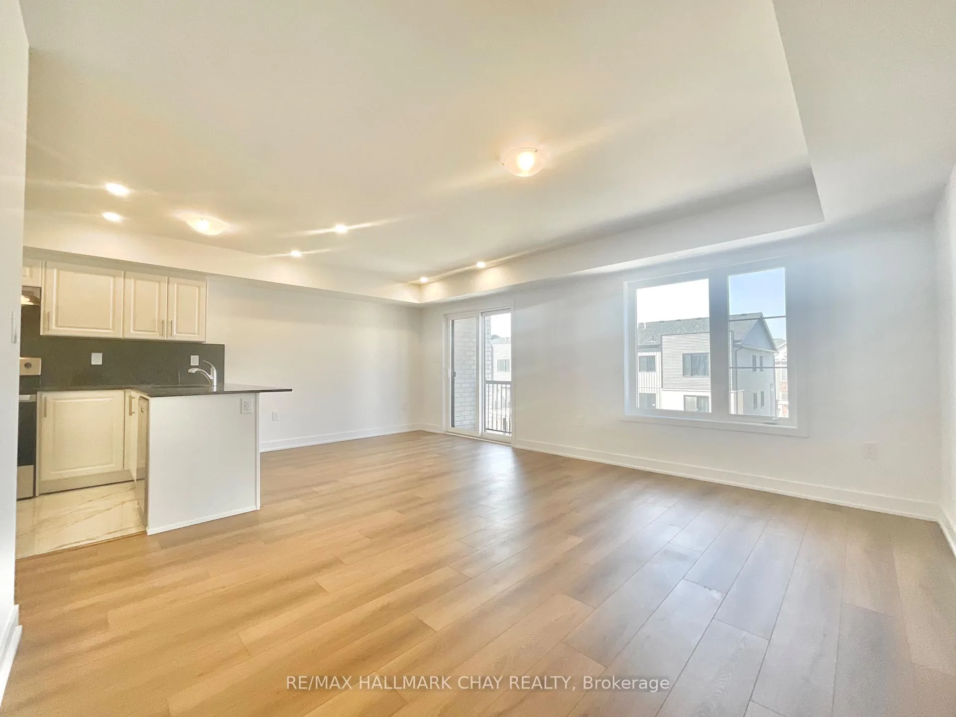 Photo 7 of Unit #3, 14 Wagon Lane, Barrie, Rural Barrie Southeast — HOMEH