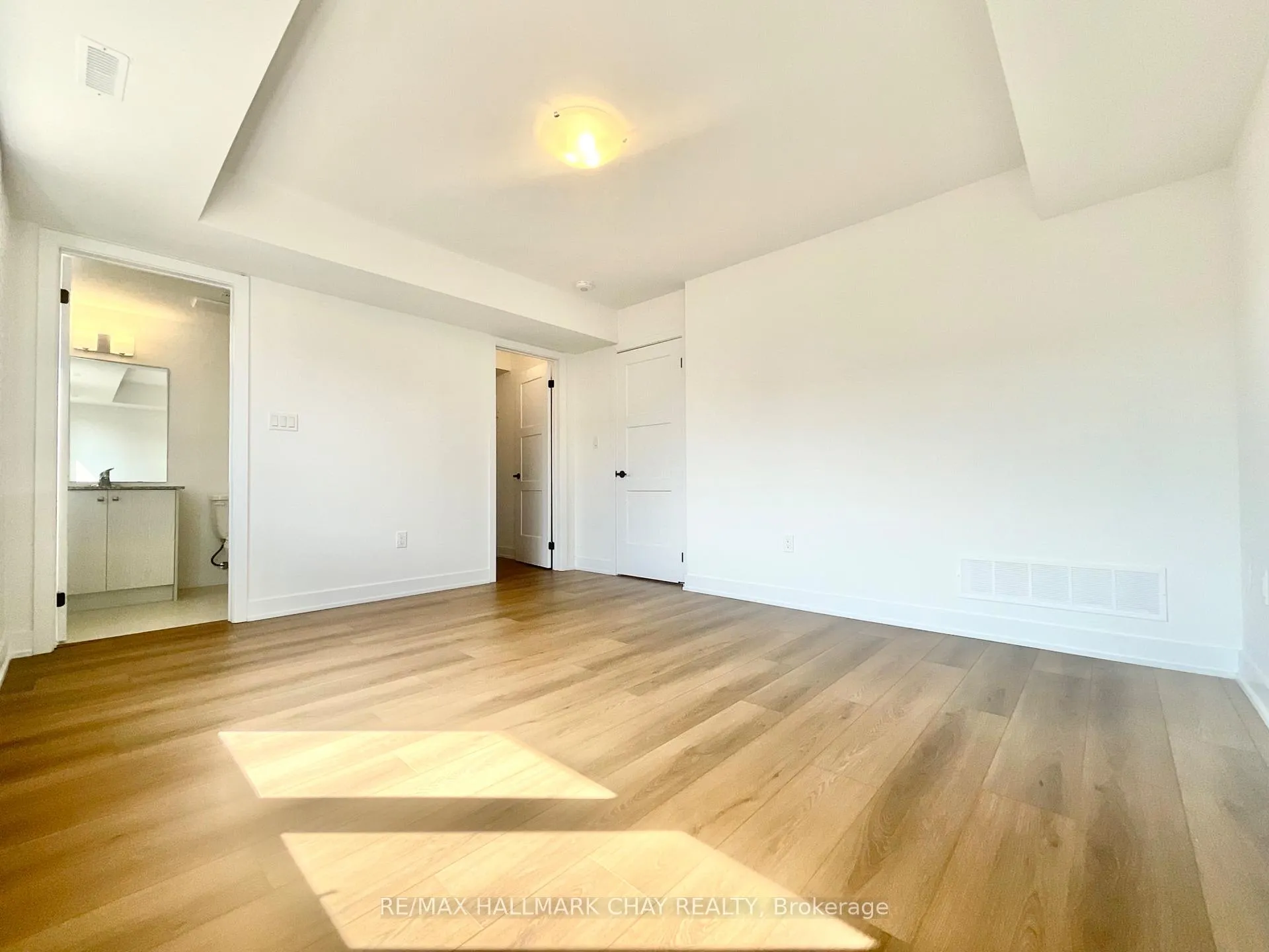 Photo 9 of Unit #3, 14 Wagon Lane, Barrie, Rural Barrie Southeast — HOMEH