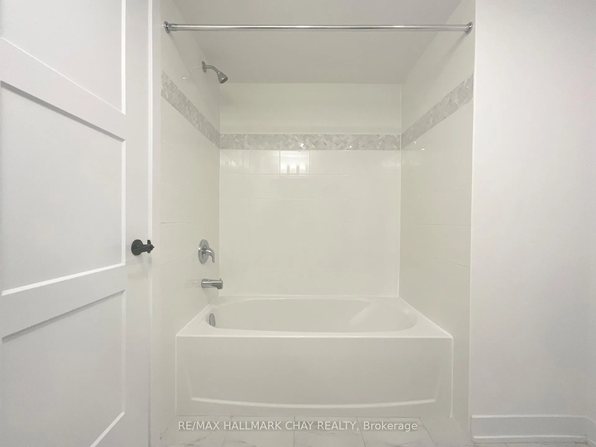 Photo 16 of Unit #3, 14 Wagon Lane, Barrie, Rural Barrie Southeast — HOMEH