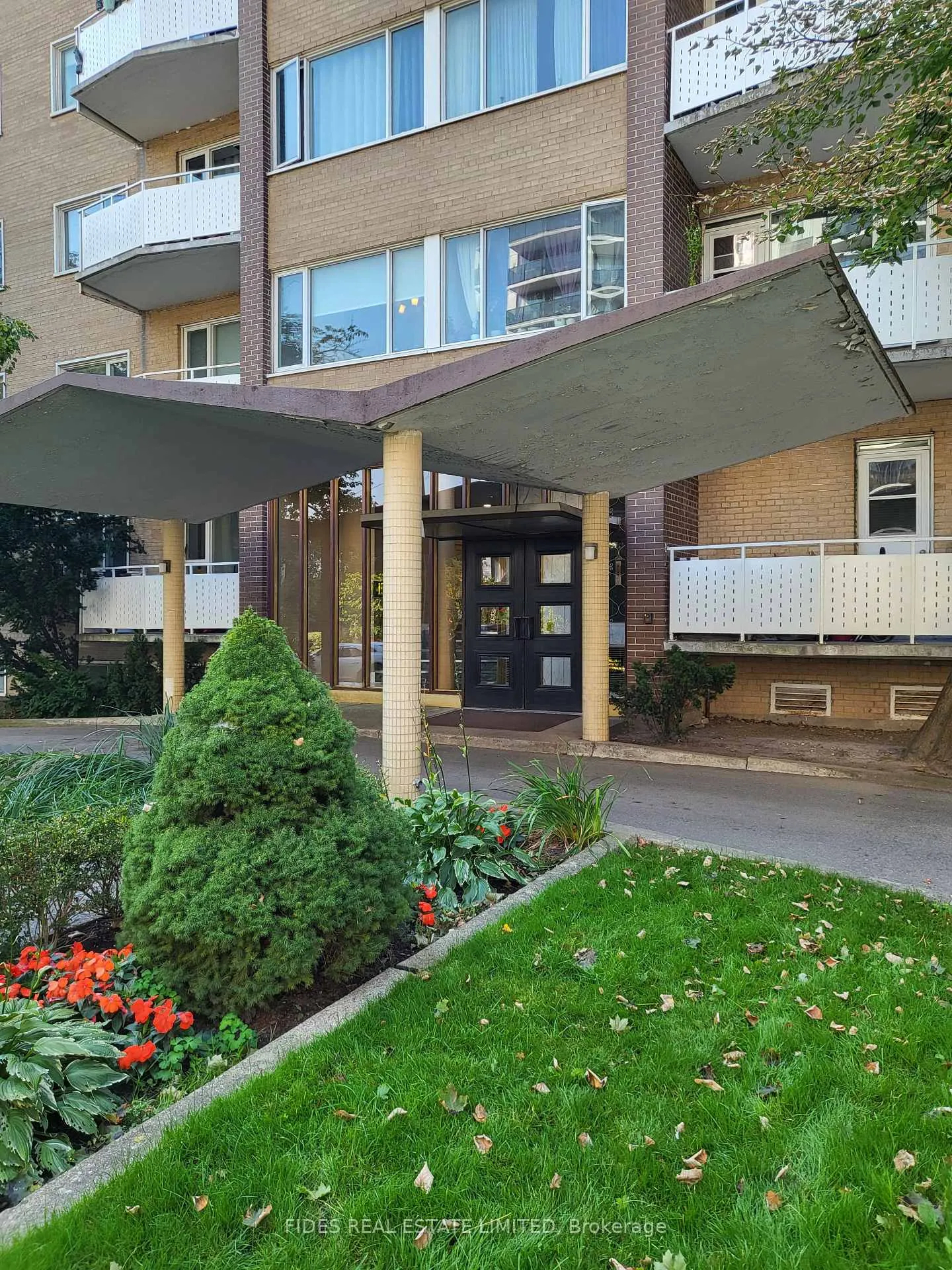 Photo 6 of Unit 402, 15 Shallmar Boulevard, Toronto, Forest Hill North — HOMEH