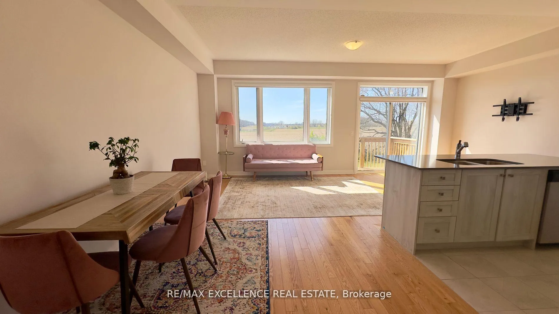 Photo 3 of 136 Freedom Crescent, Hamilton, Mount Hope — HOMEH