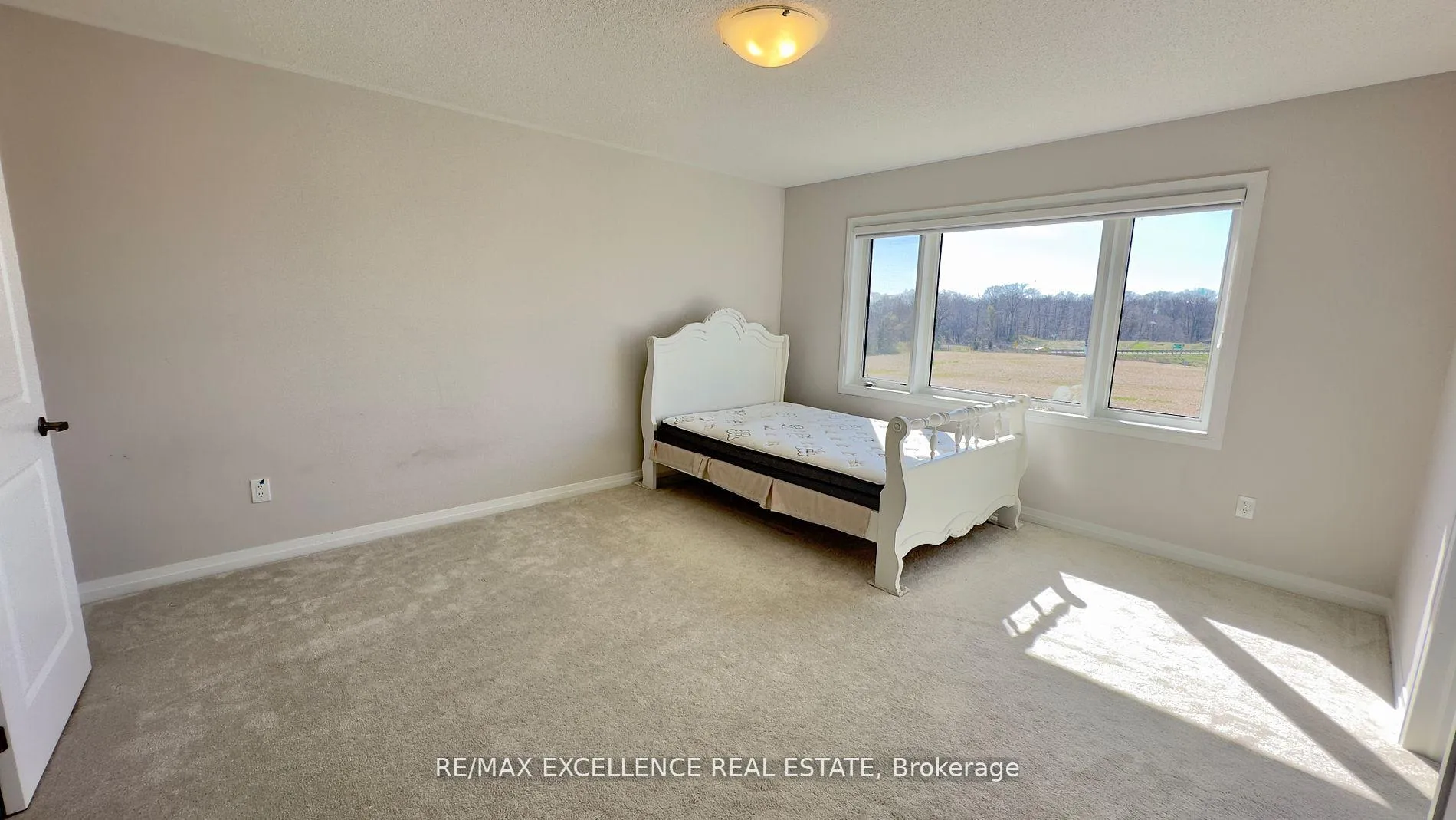 Photo 13 of 136 Freedom Crescent, Hamilton, Mount Hope — HOMEH