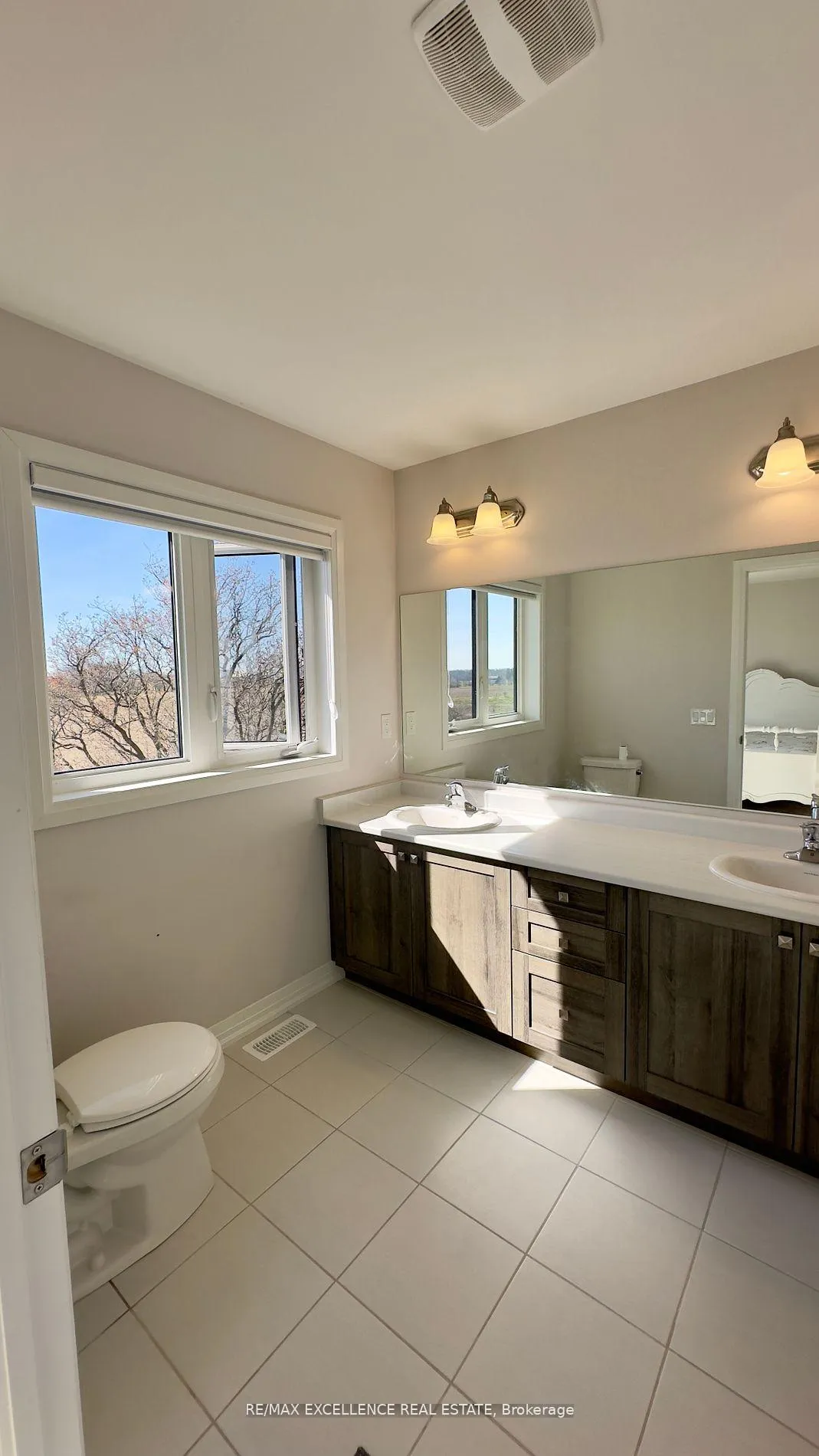 Photo 16 of 136 Freedom Crescent, Hamilton, Mount Hope — HOMEH