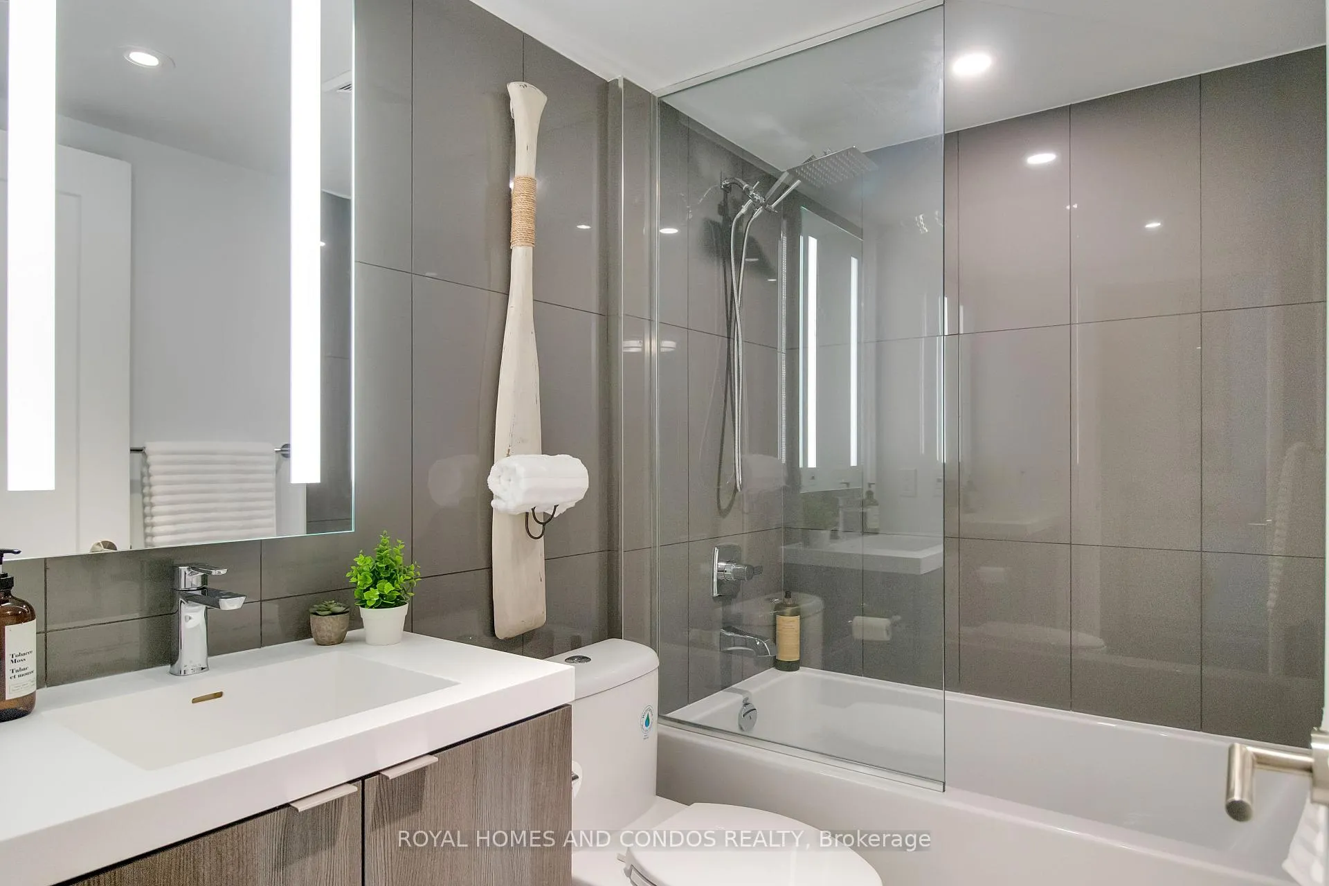 Photo 16 of Unit 620, 585 Bloor Street E, Toronto, North St. James Town — HOMEH