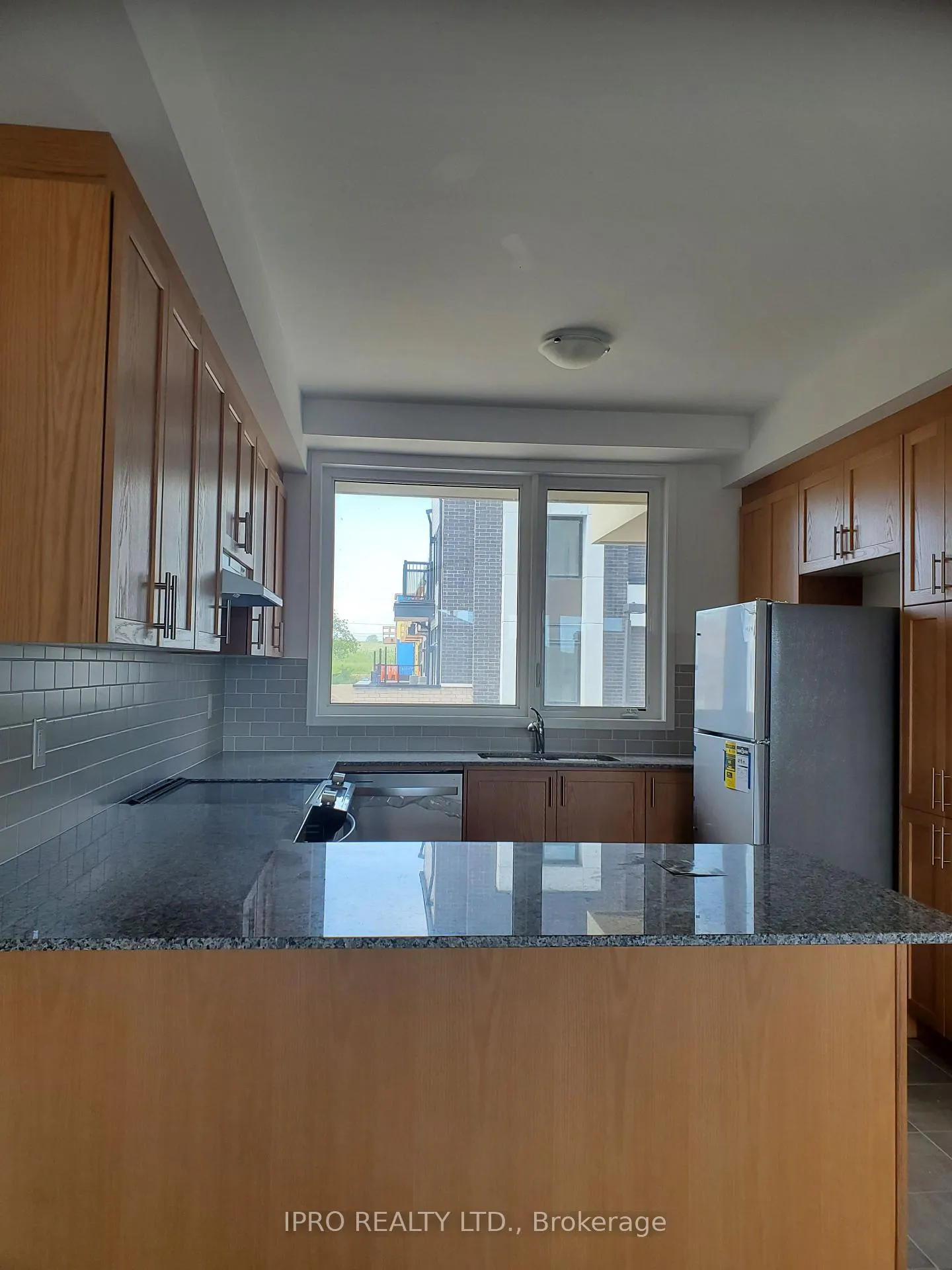 Photo 3 of Unit 033, 797 Heathrow Path, Oshawa, Samac — HOMEH