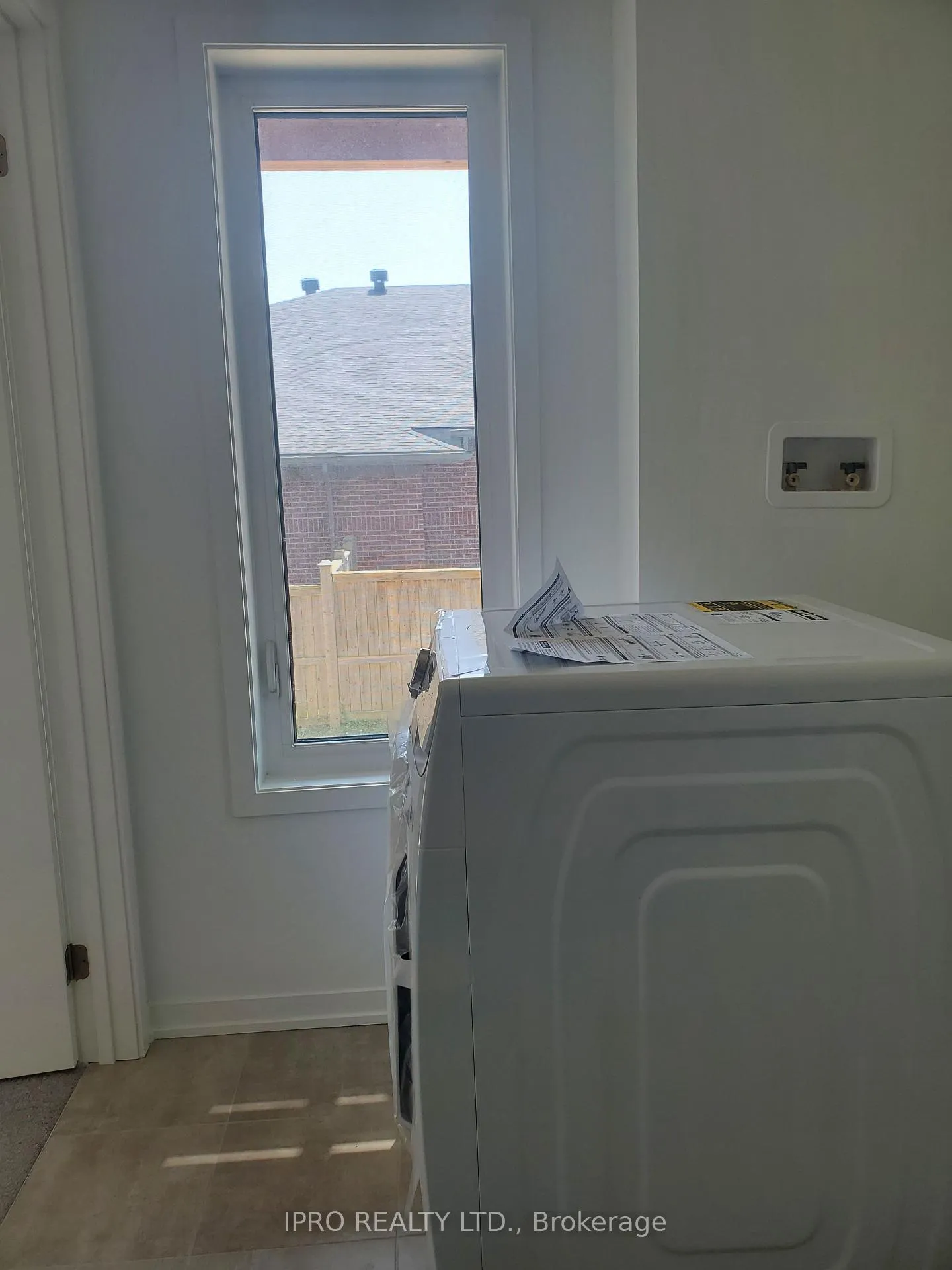 Photo 5 of Unit 033, 797 Heathrow Path, Oshawa, Samac — HOMEH