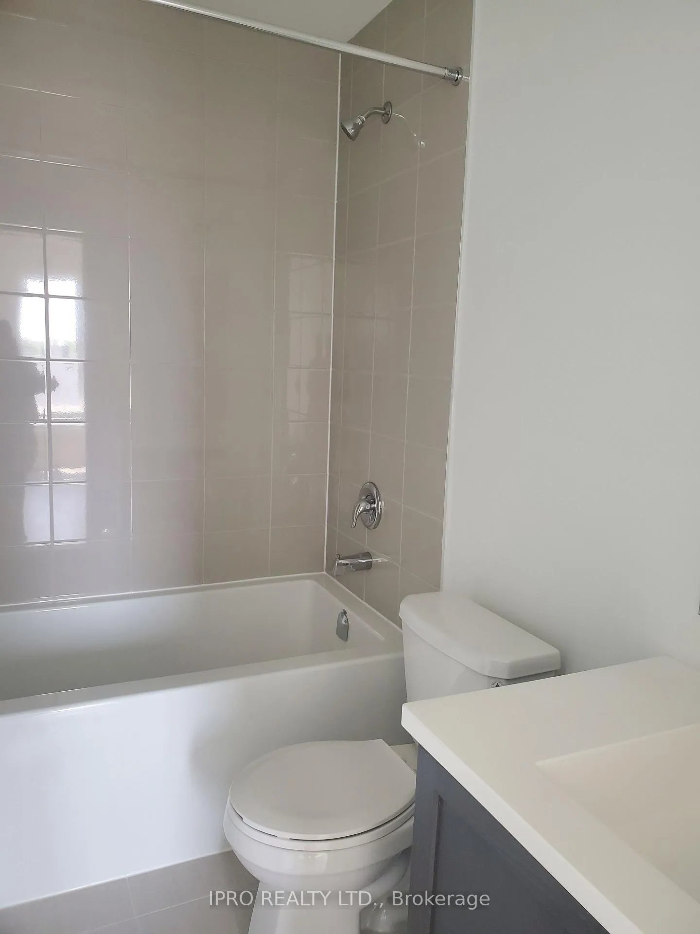 Photo 9 of Unit 033, 797 Heathrow Path, Oshawa, Samac — HOMEH