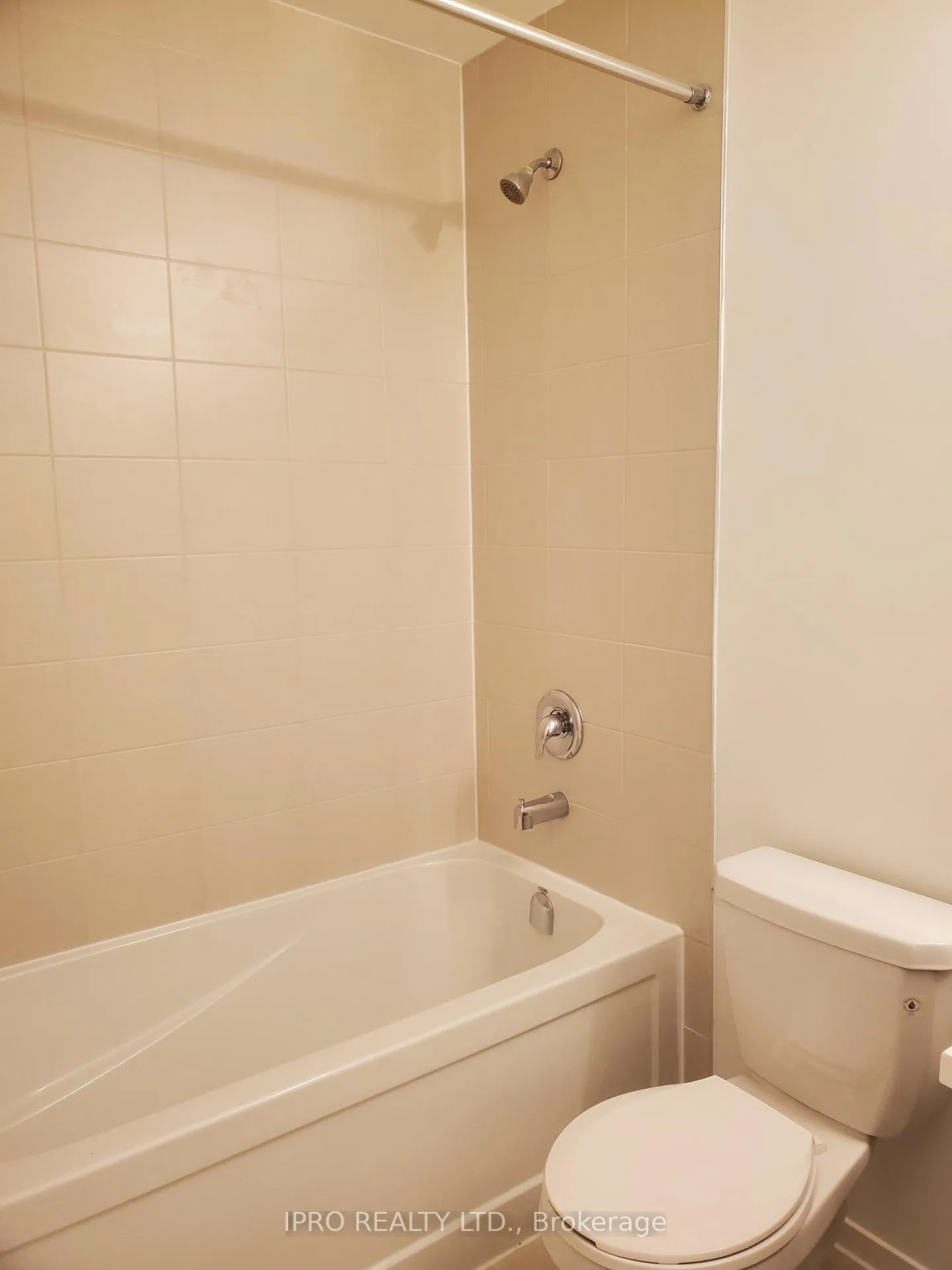 Photo 10 of Unit 033, 797 Heathrow Path, Oshawa, Samac — HOMEH