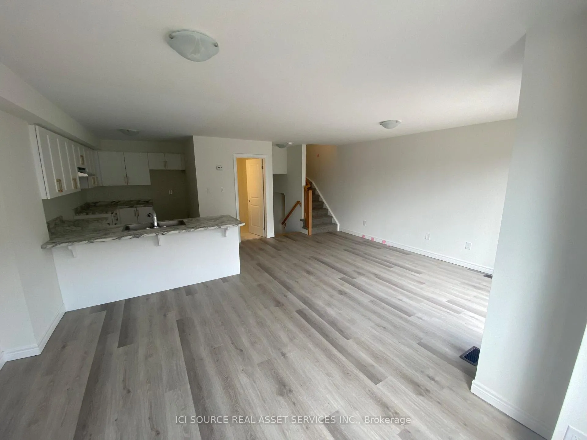 Photo 6 of 28 Dryden Lane, Hamilton, McQuesten — HOMEH