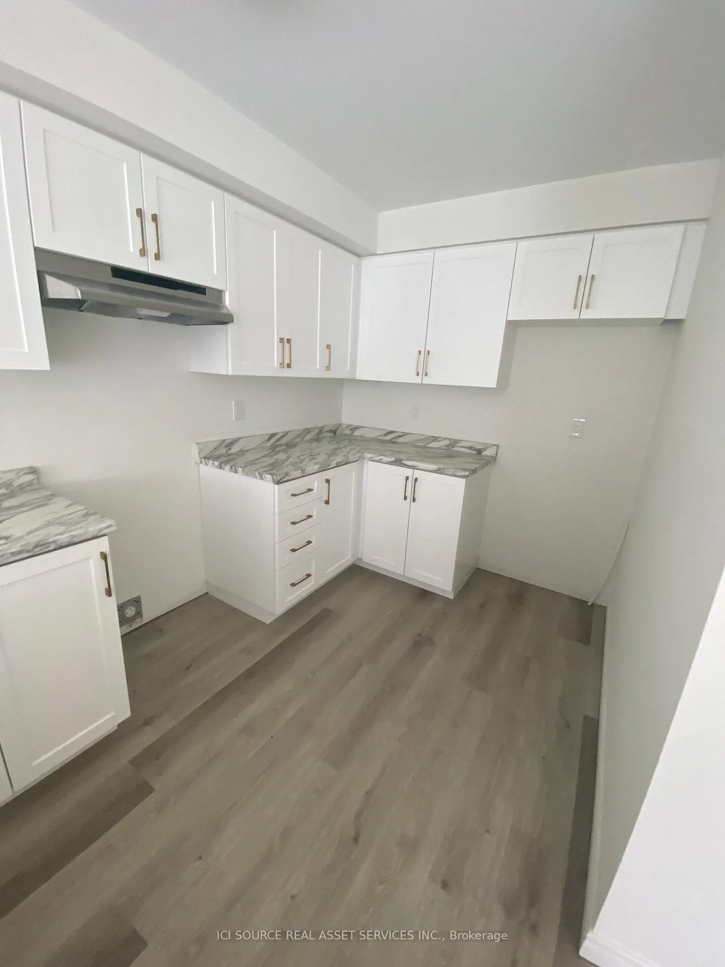 Photo 9 of 28 Dryden Lane, Hamilton, McQuesten — HOMEH