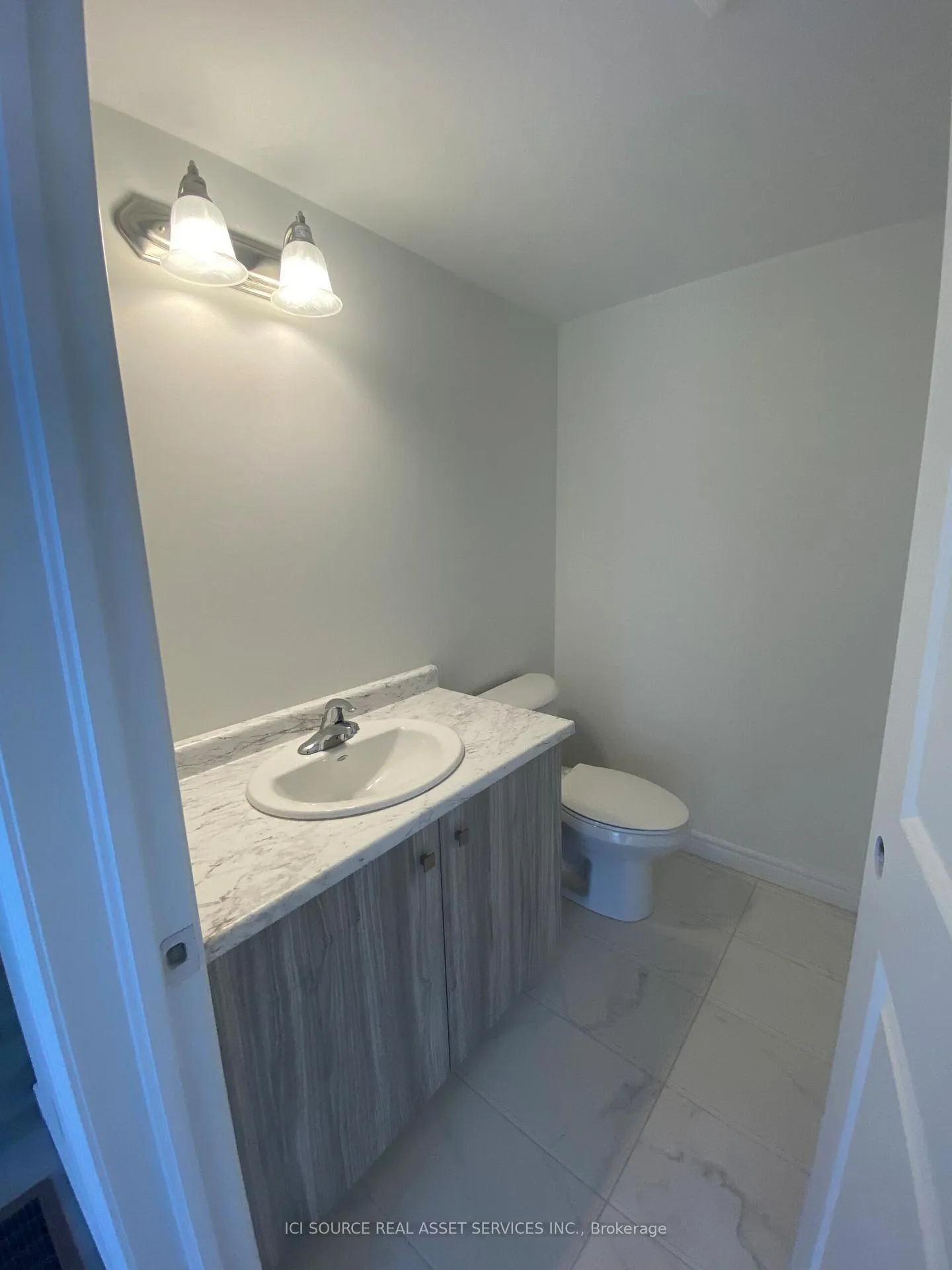 Photo 11 of 28 Dryden Lane, Hamilton, McQuesten — HOMEH