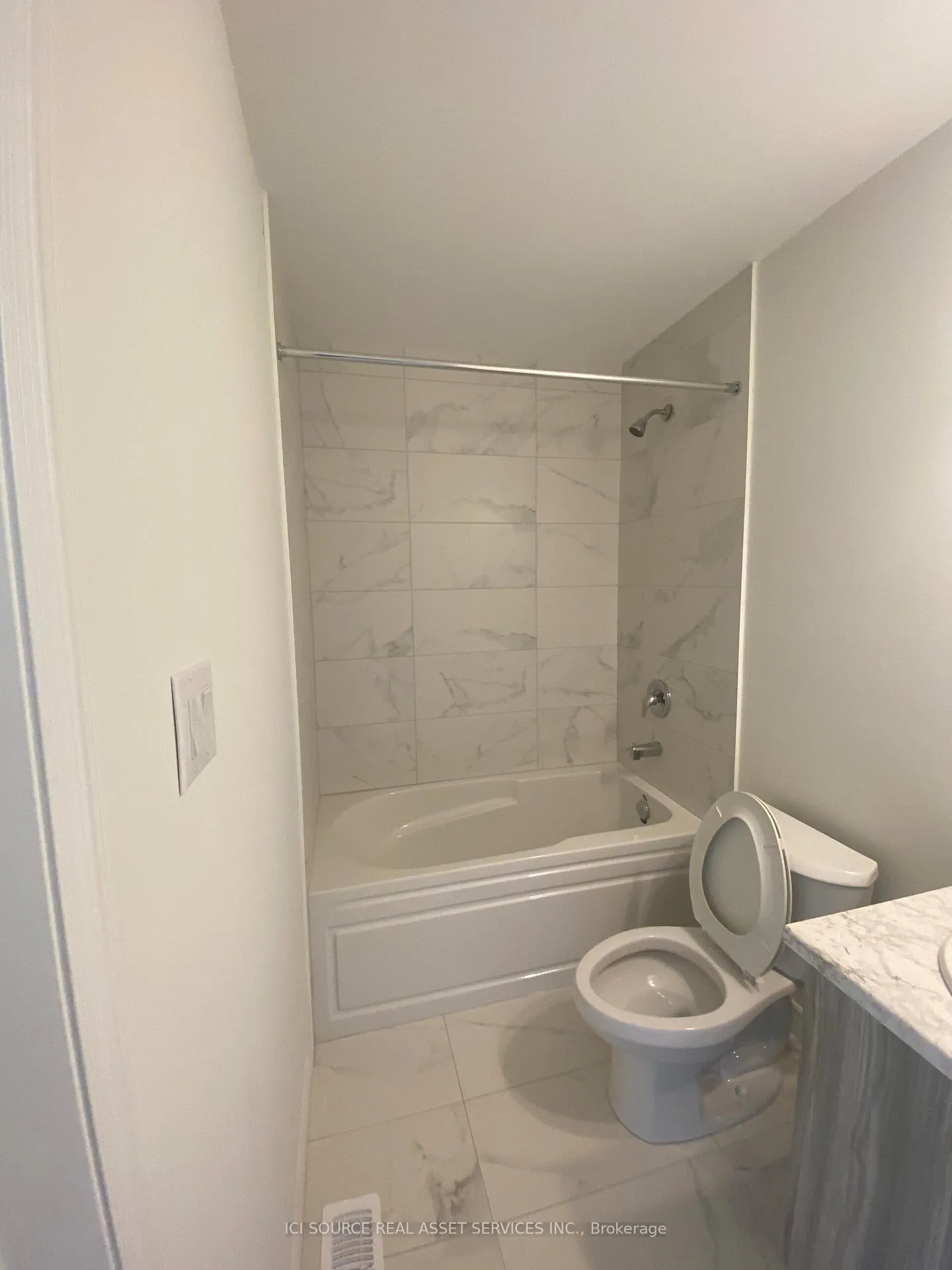 Photo 14 of 28 Dryden Lane, Hamilton, McQuesten — HOMEH