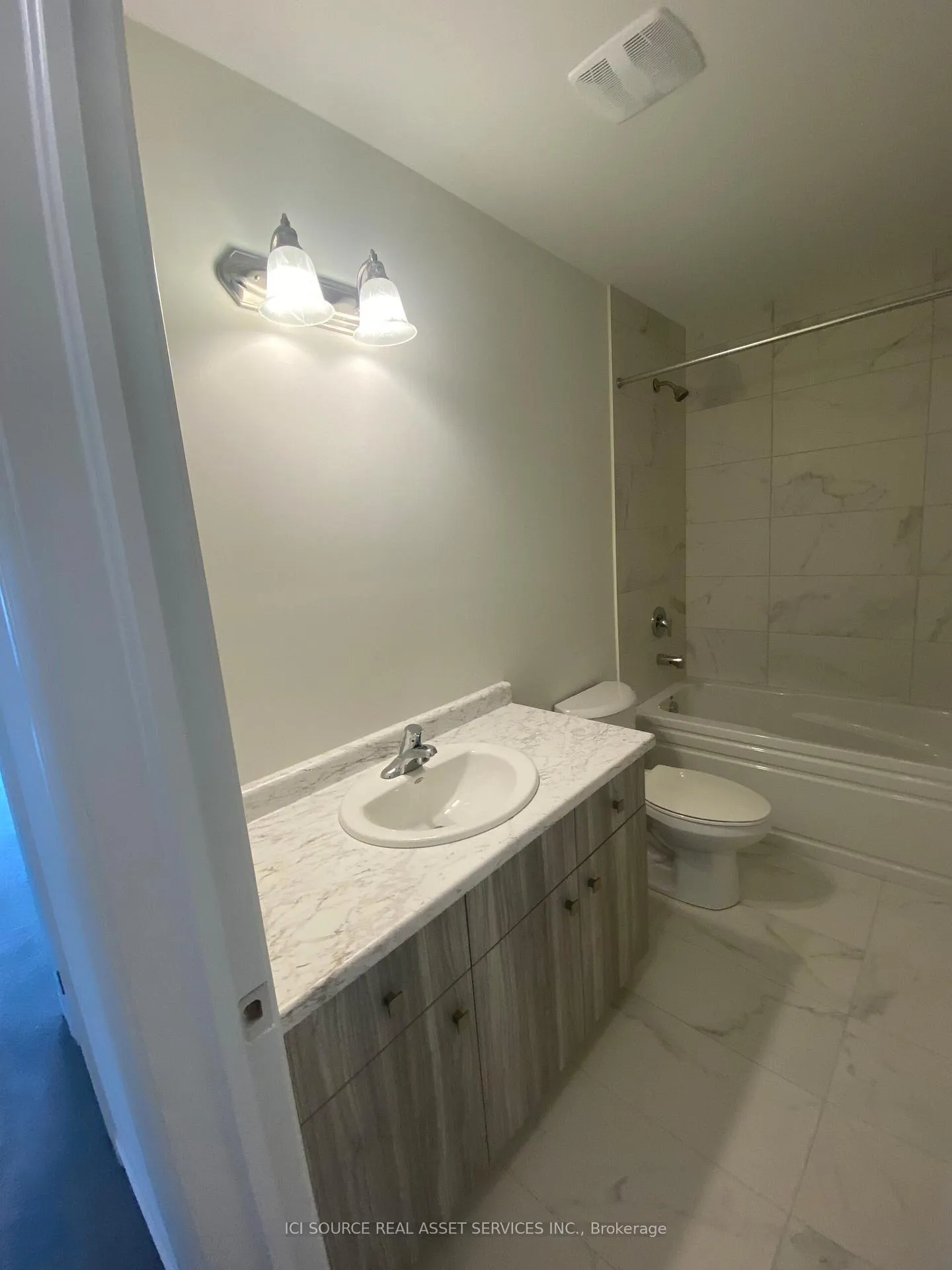 Photo 17 of 28 Dryden Lane, Hamilton, McQuesten — HOMEH