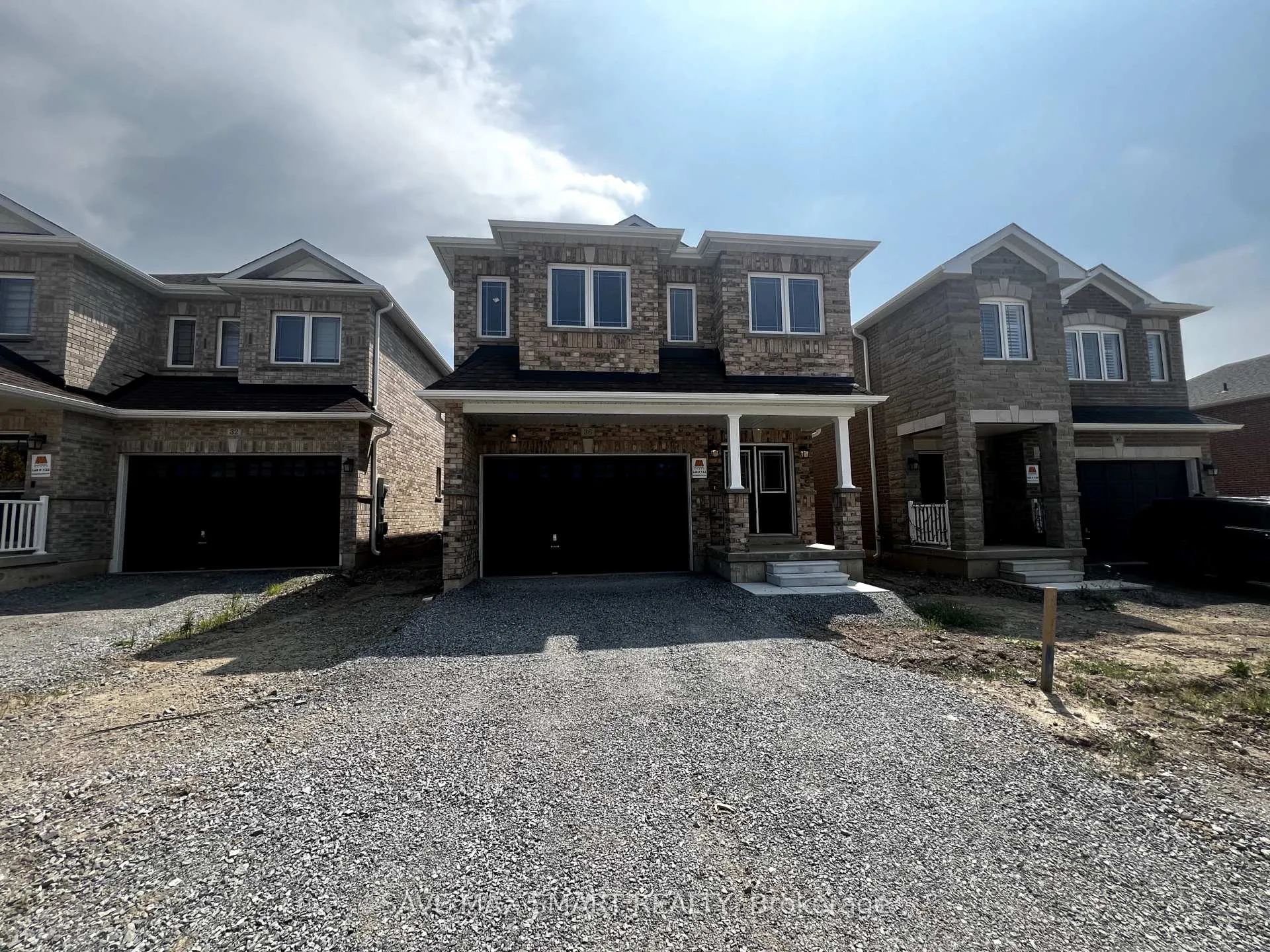 Photo 3 of 36 Huntsworth Avenue, Thorold, Thorold Downtown — HOMEH