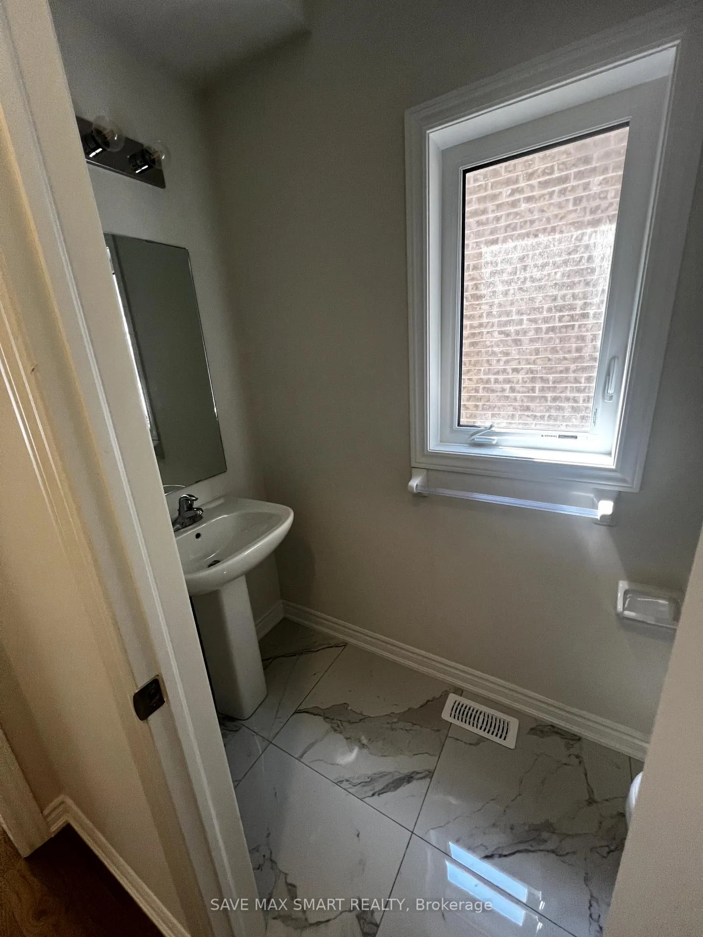 Photo 7 of 36 Huntsworth Avenue, Thorold, Thorold Downtown — HOMEH