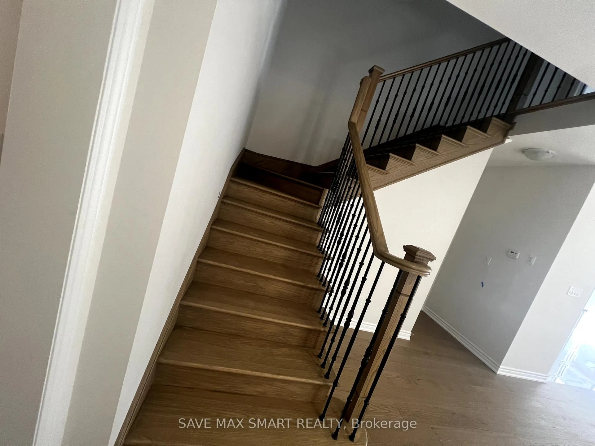 Photo 10 of 36 Huntsworth Avenue, Thorold, Thorold Downtown — HOMEH