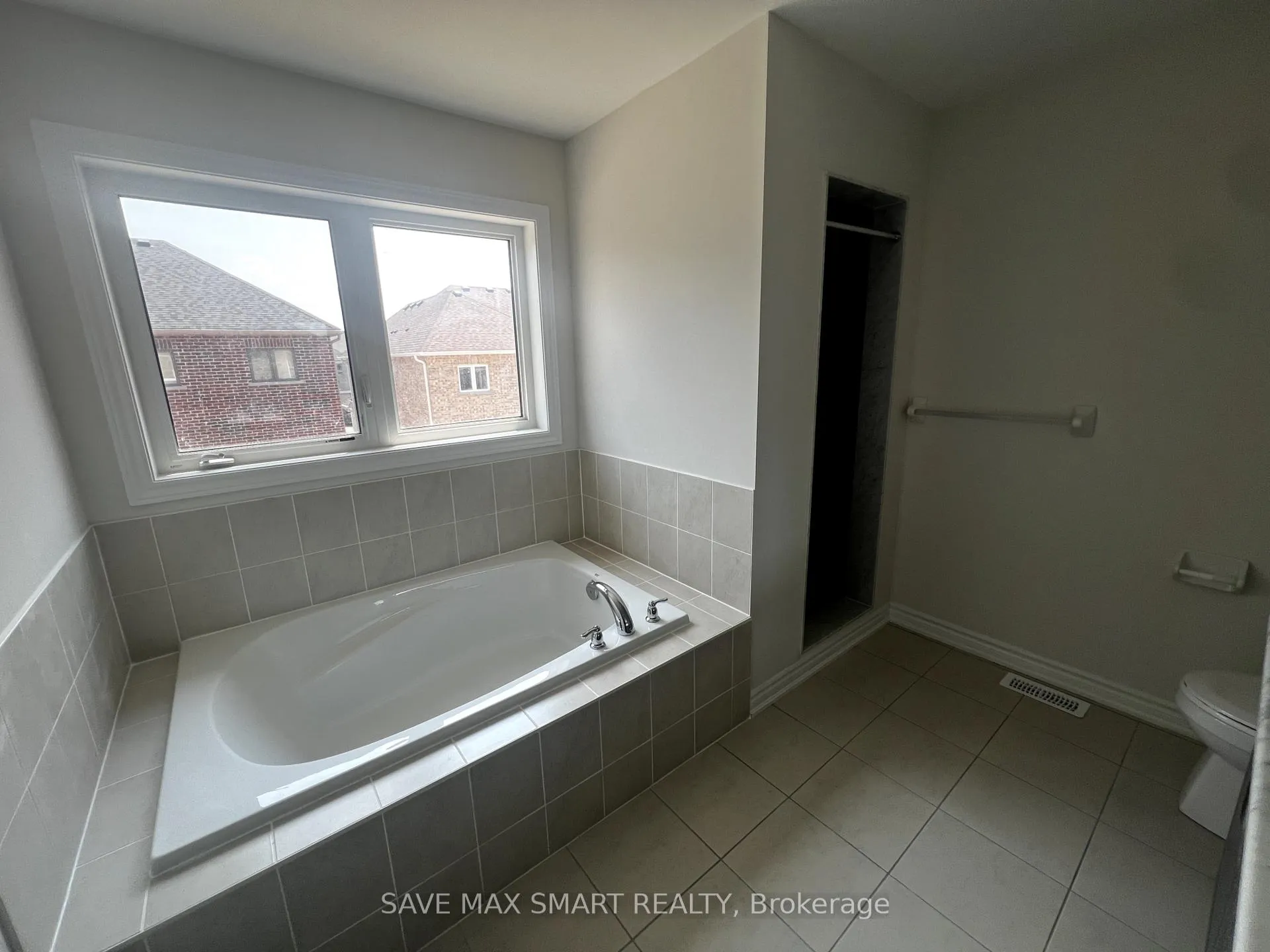 Photo 37 of 36 Huntsworth Avenue, Thorold, Thorold Downtown — HOMEH