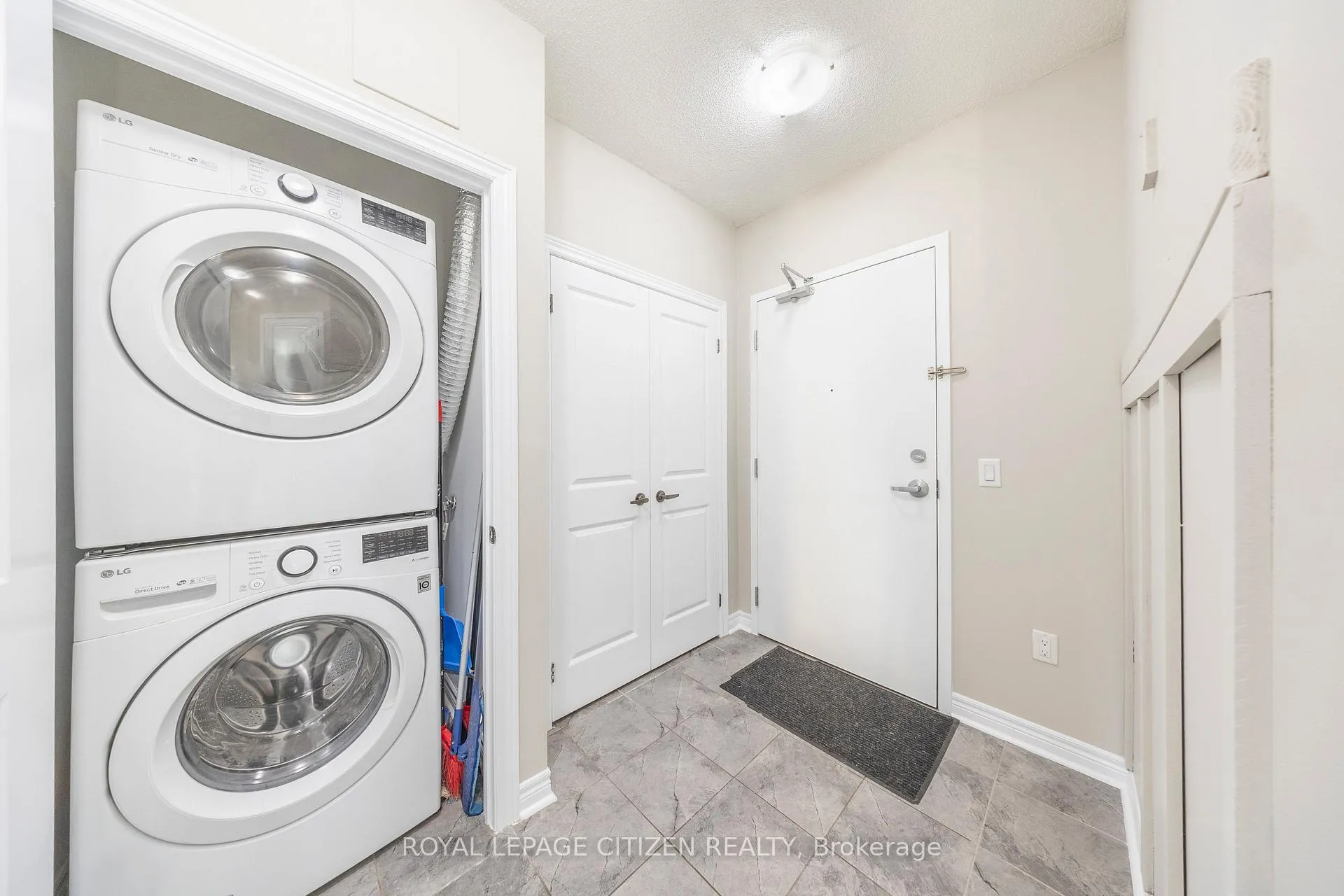 Photo 4 of Unit 706, 39 New Delhi Drive, Markham, Cedarwood — HOMEH