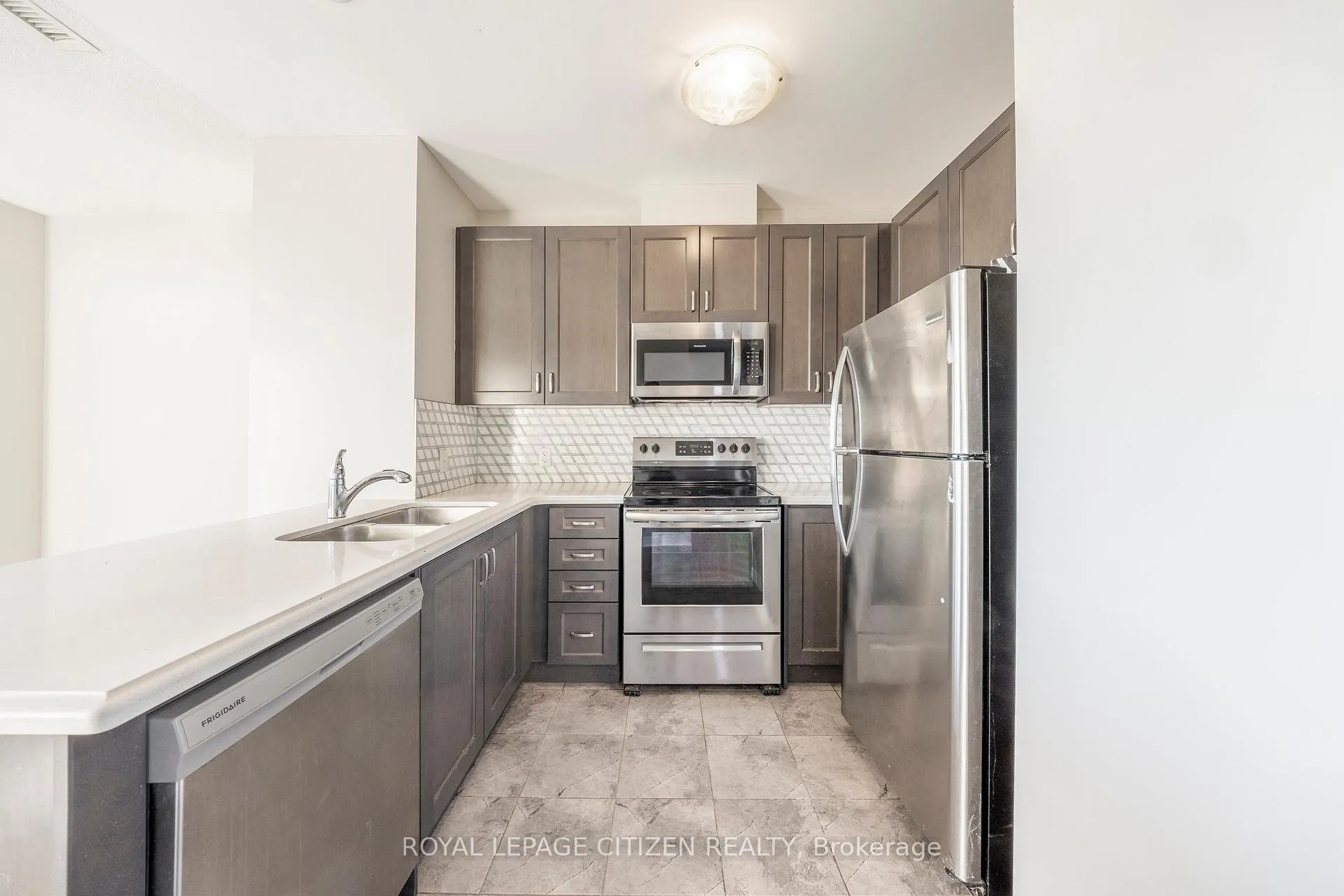 Photo 6 of Unit 706, 39 New Delhi Drive, Markham, Cedarwood — HOMEH