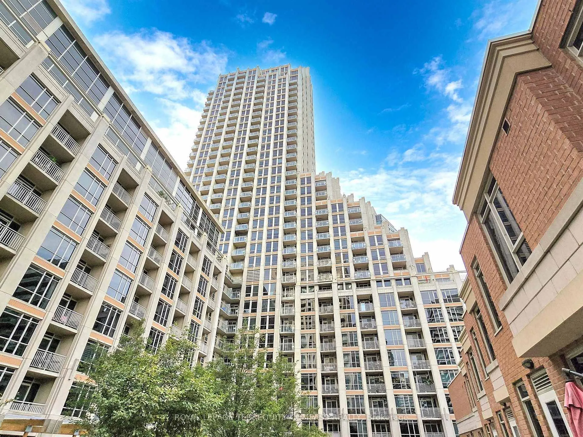 Photo 2 of Unit 1107, 628 Fleet Street, Toronto, Niagara — HOMEH